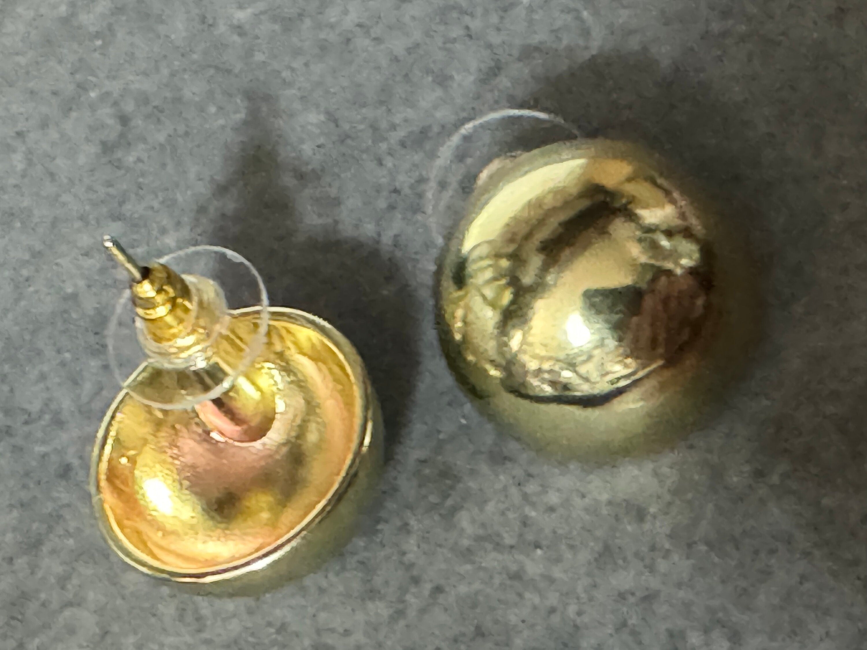 Retro 1980s style small 1.5cm Gold tone round cup domed button stud earrings pierced