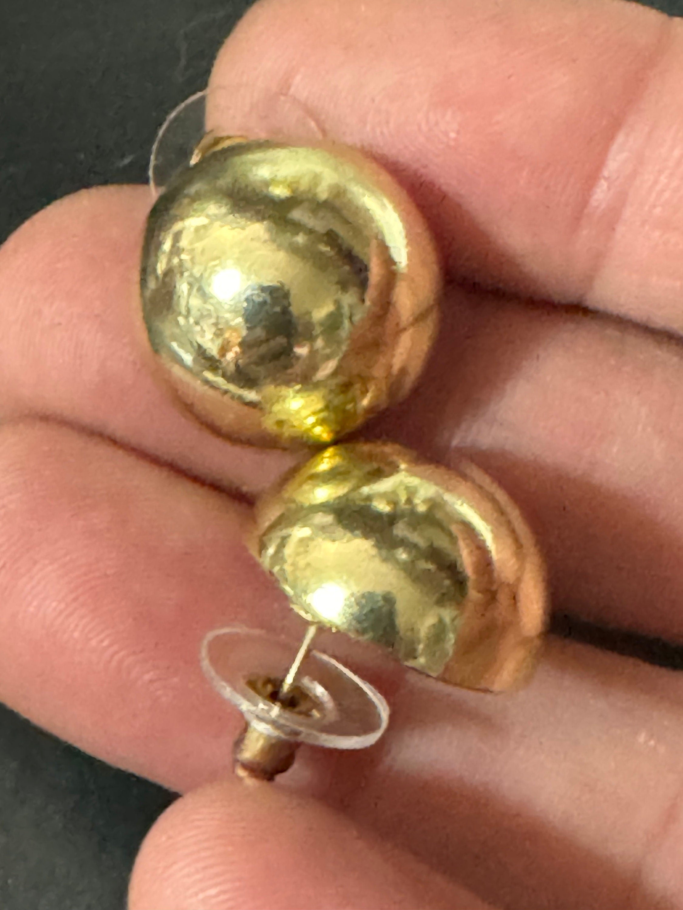 Retro 1980s style small 1.5cm Gold tone round cup domed button stud earrings pierced