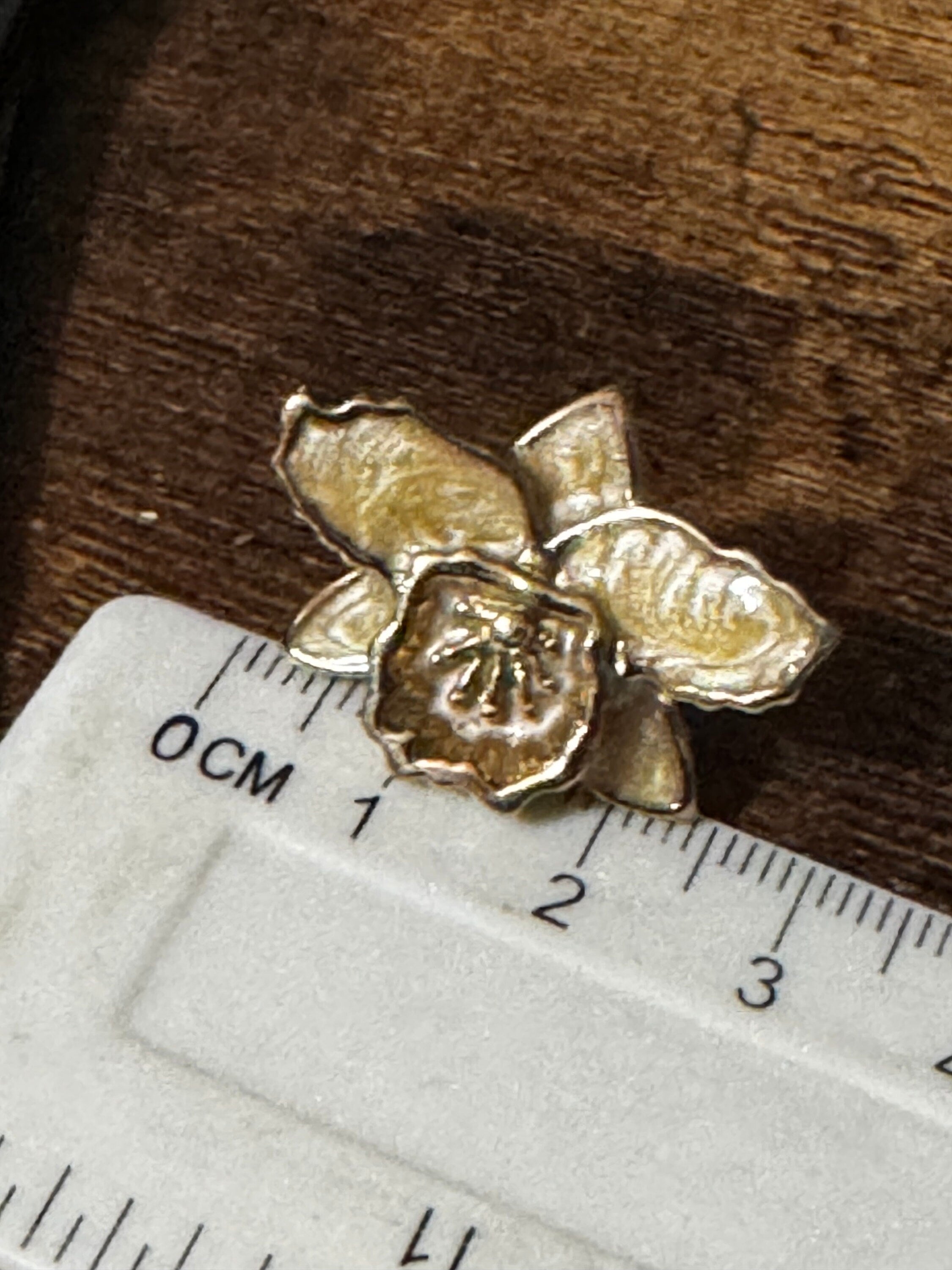 Vintage cream beige enamel daffodil floral Clip On Earrings gold Tone
