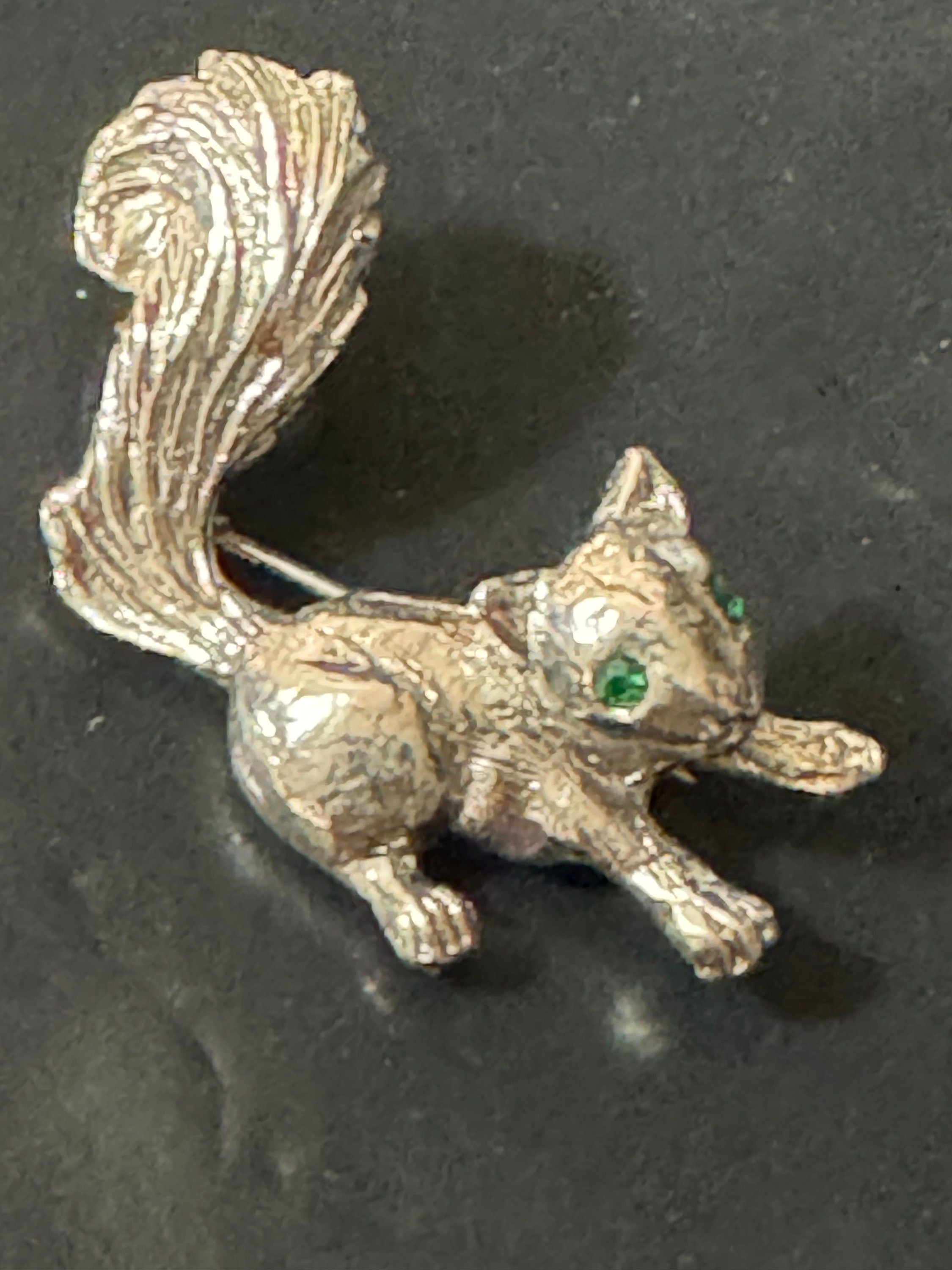 True vintage 1970s modernist silver Tone squirrel brooch with emerald green paste eyes 4cm