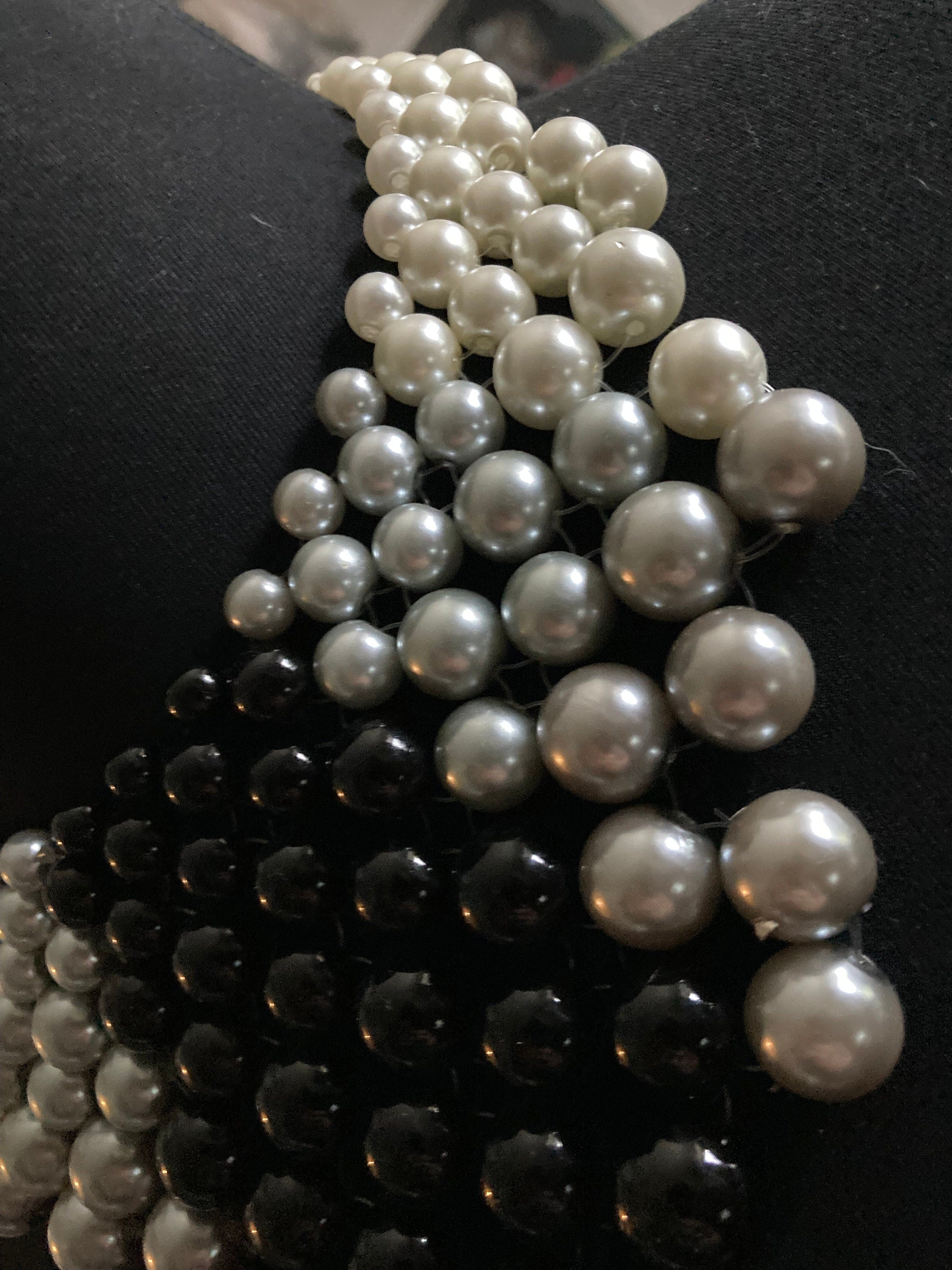Retro chunky grey black white faux pearl ball beaded wide bib choker necklace