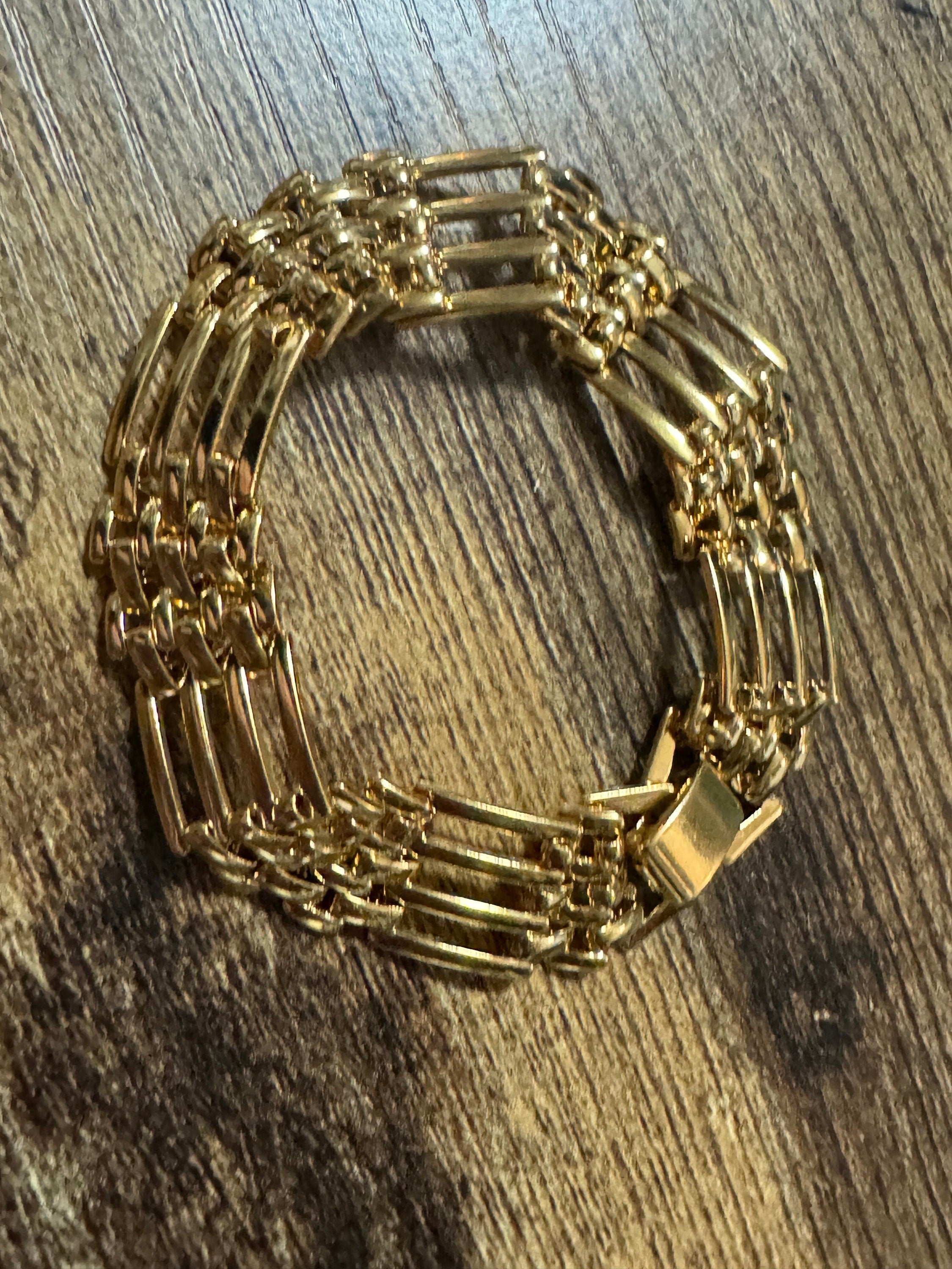 True vintage pristine 1980s gold tone plain bar link panther brick chain bracelet 19cm x 12mm