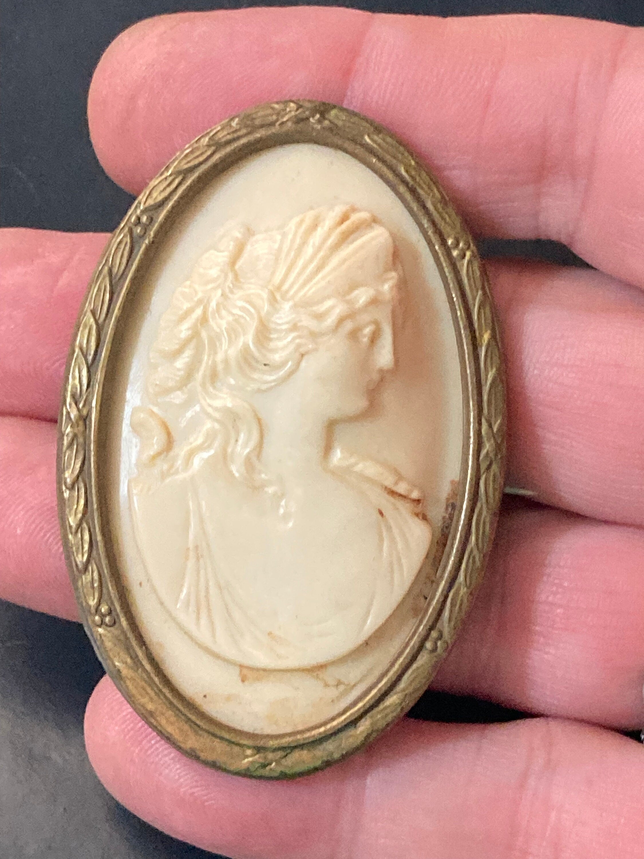 Vintage Edwardian Celluloid Cameo Brooch: Gilt Metal Framed Lady Pin