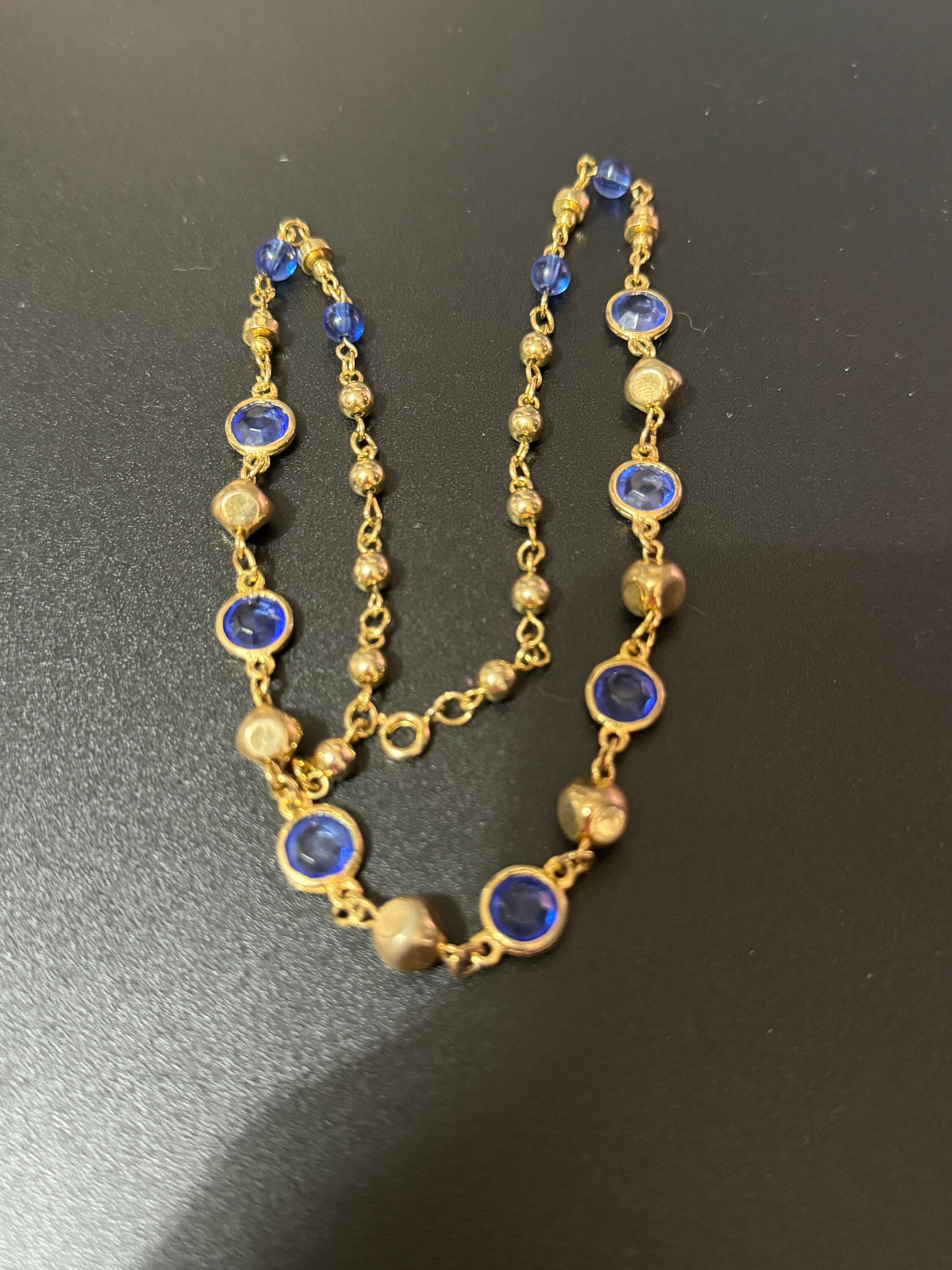 Rivière bezel set blue Plastic vintage gold tone chain link bead necklace 49cm