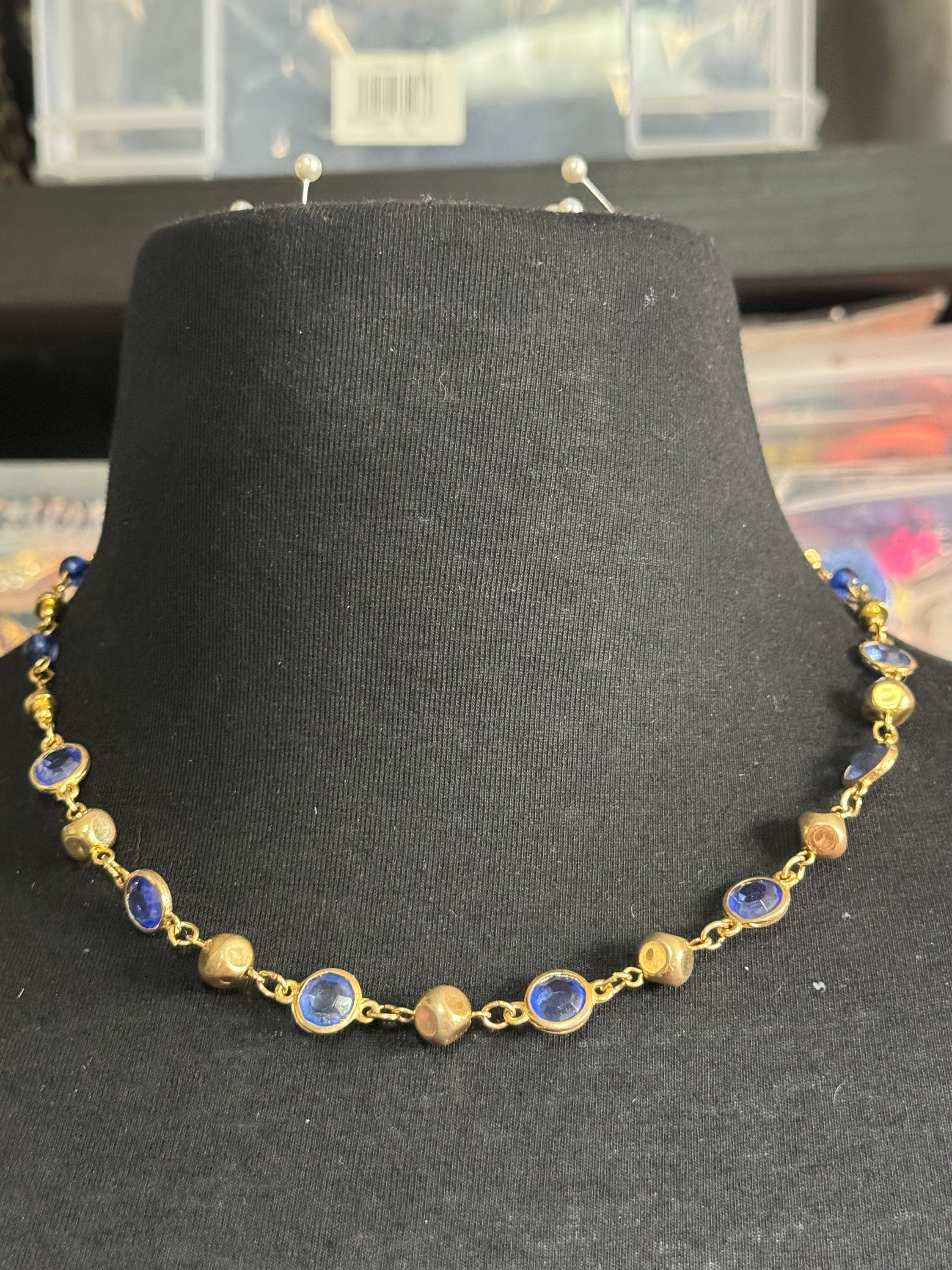 Rivière bezel set blue Plastic vintage gold tone chain link bead necklace 49cm