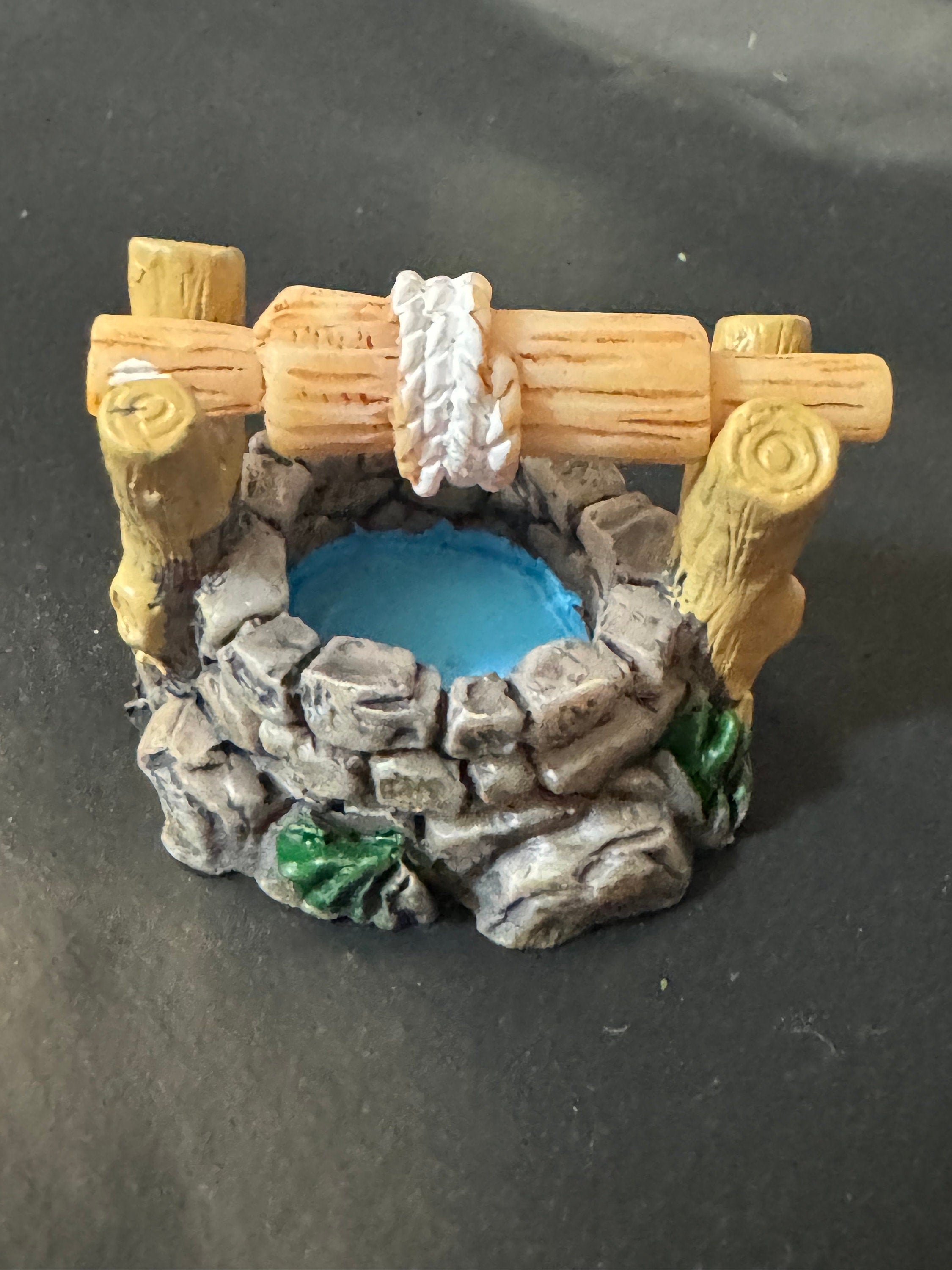 Miniature Resin brown woodland wishing well cake topper scenery dolls house decoration fairy garden