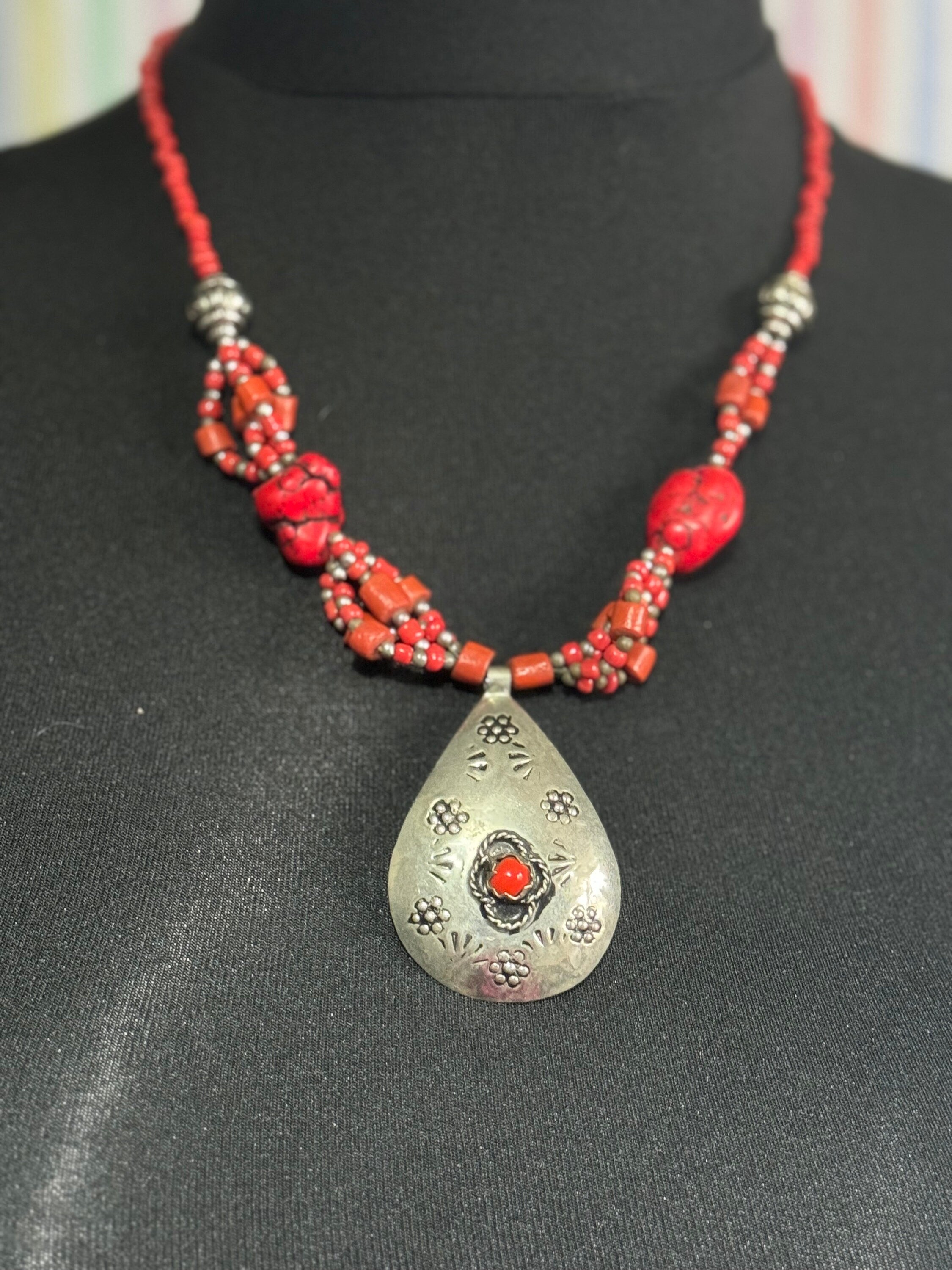 Retro Eastern beaded necklace with Red gemstones and teardrop pendant