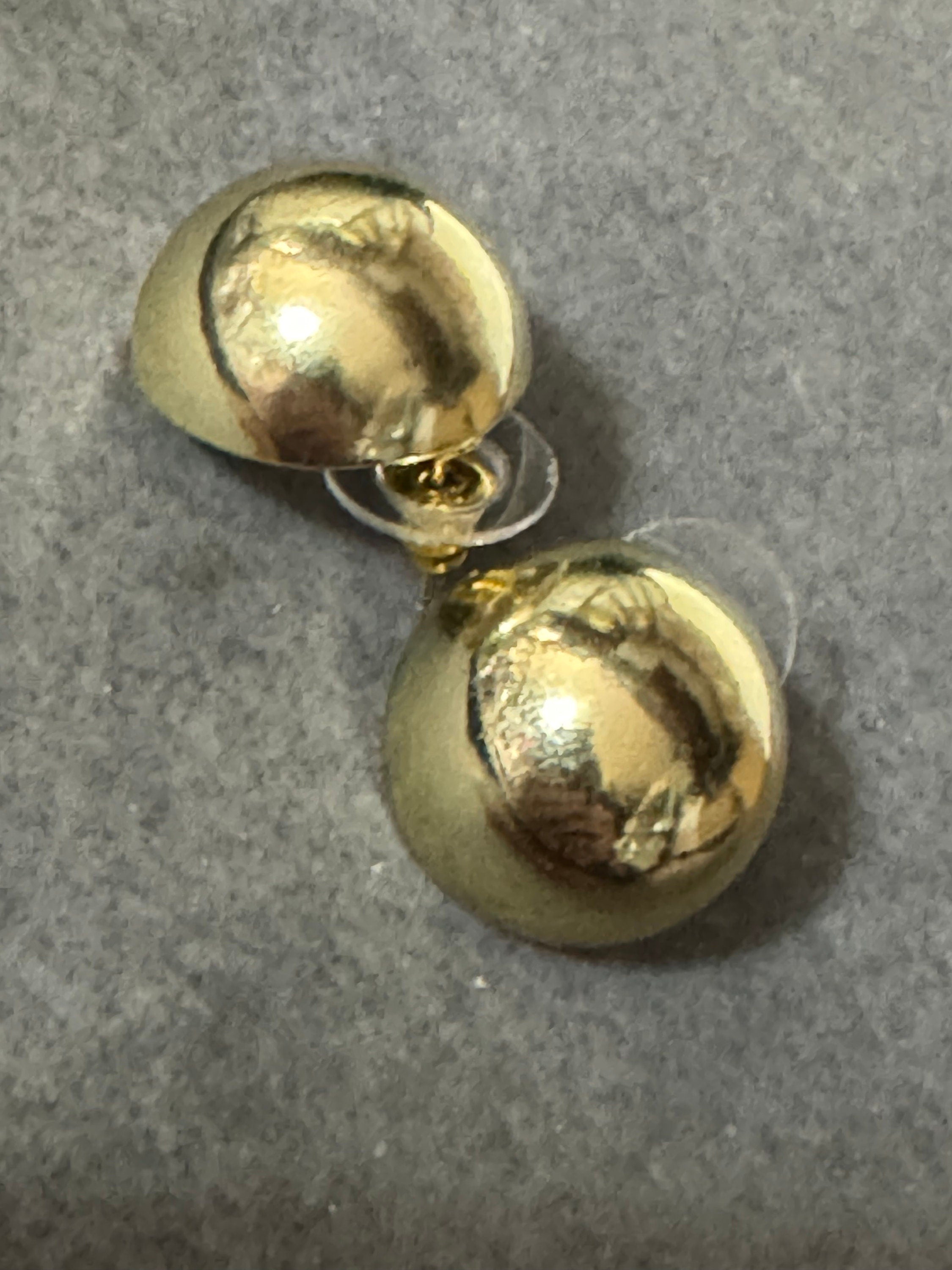 Retro 1980s style small 1.5cm Gold tone round cup domed button stud earrings pierced