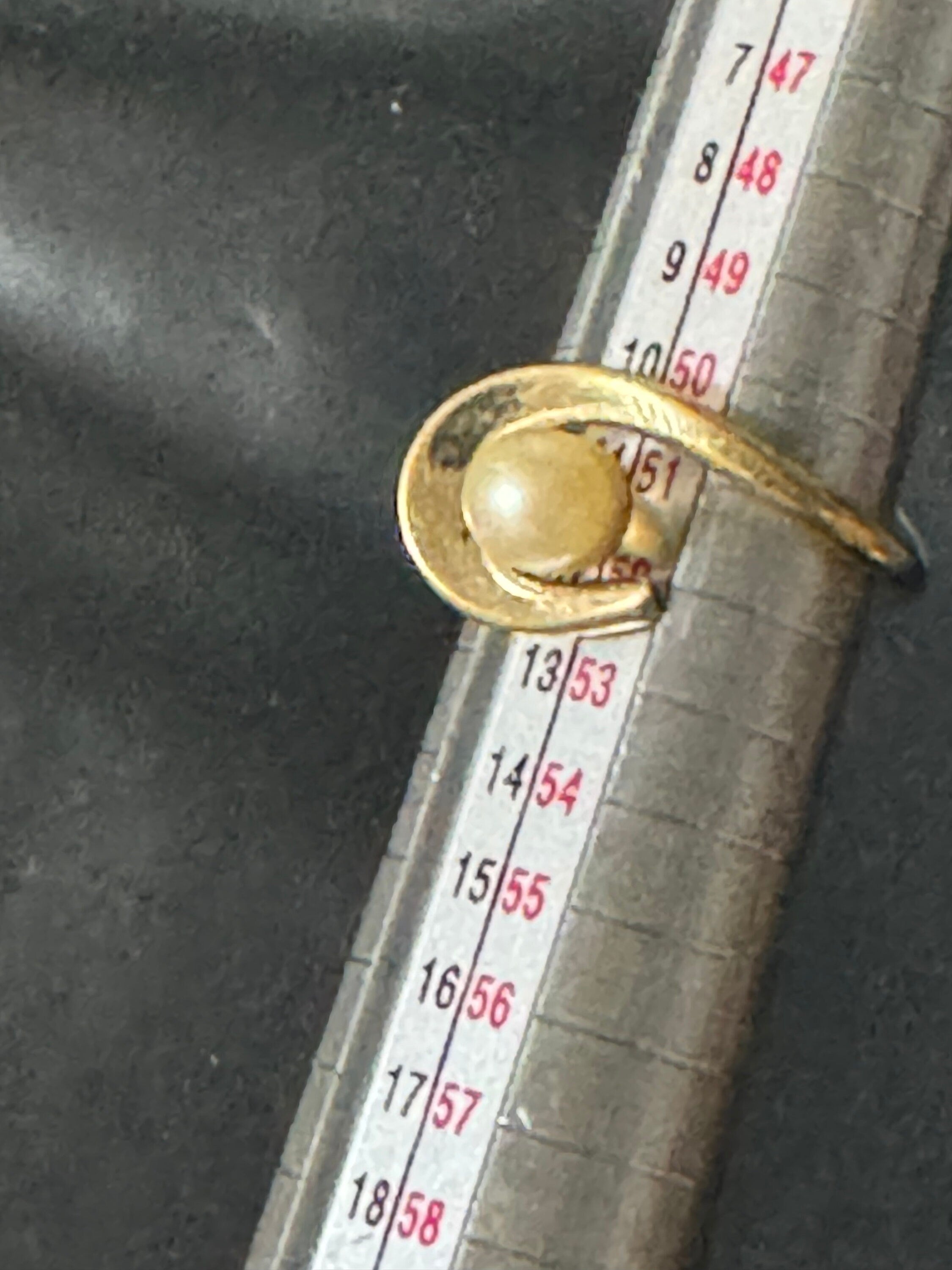 Signed Sarah Coventry gold tone faux pearl cocktail ring size L