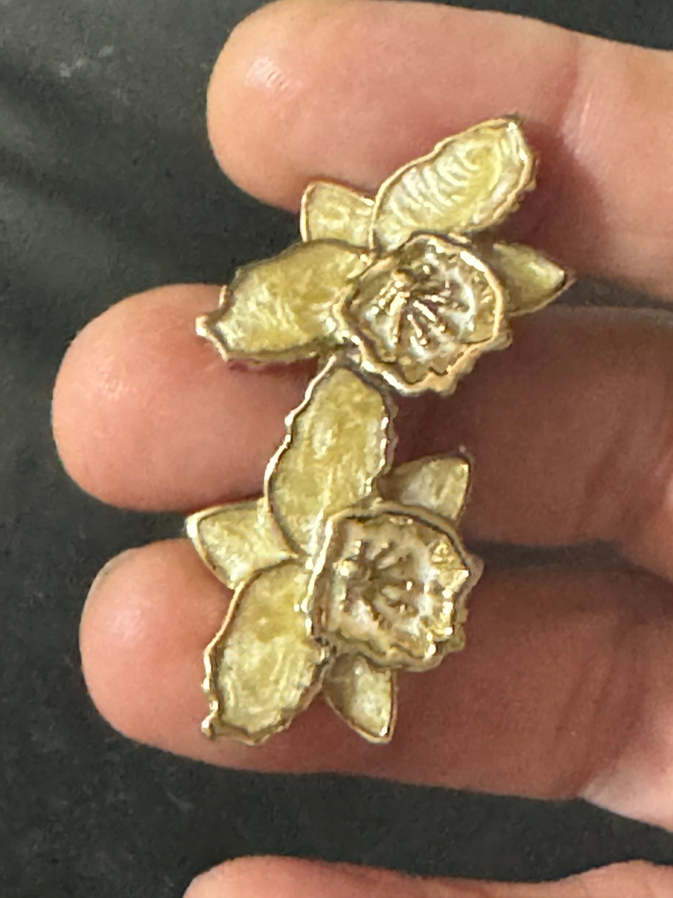 Vintage cream beige enamel daffodil floral Clip On Earrings gold Tone