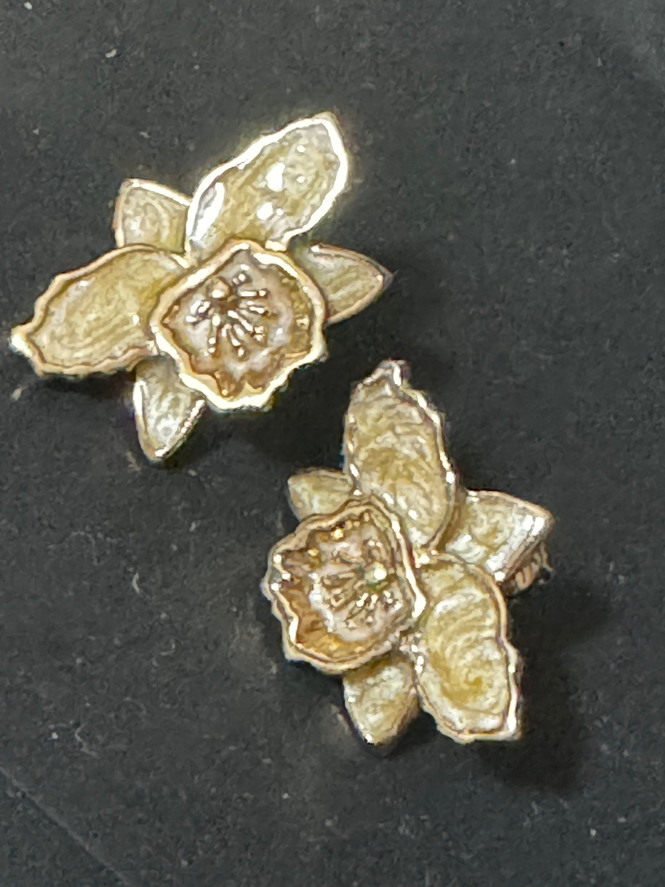 Vintage cream beige enamel daffodil floral Clip On Earrings gold Tone