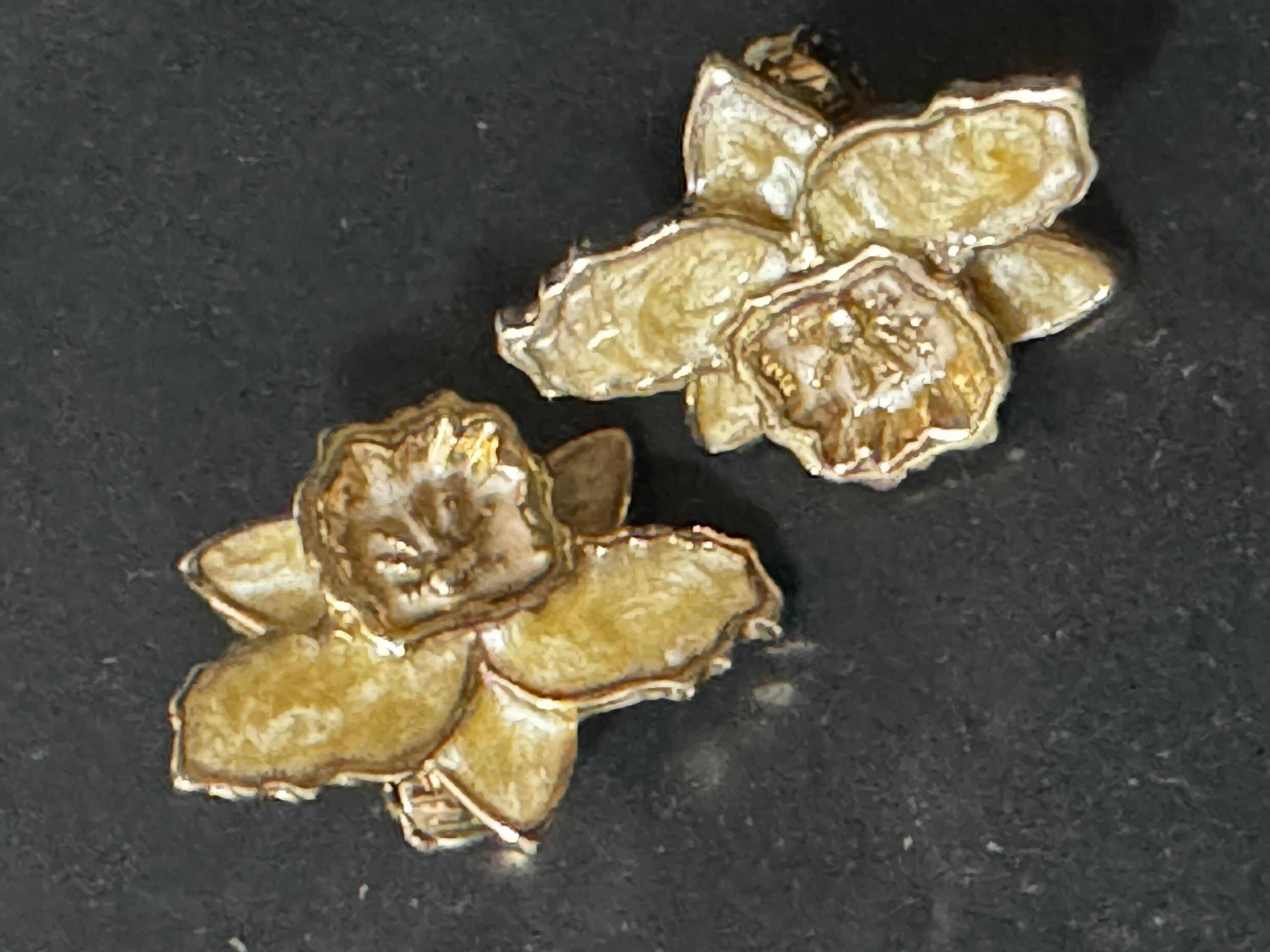 Vintage cream beige enamel daffodil floral Clip On Earrings gold Tone