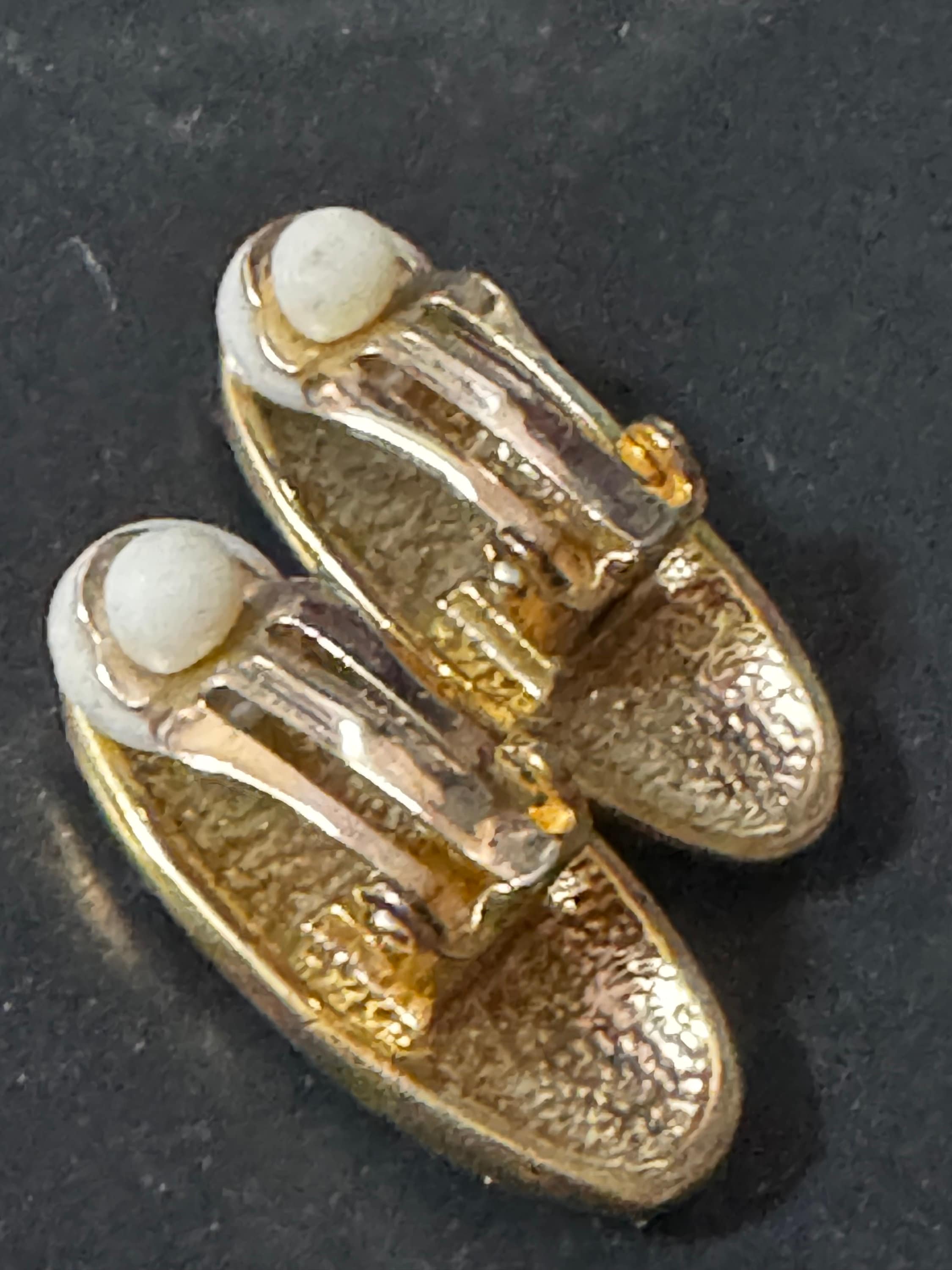 Vintage High End Gold tone brown beige cream  enamel clip on earrings