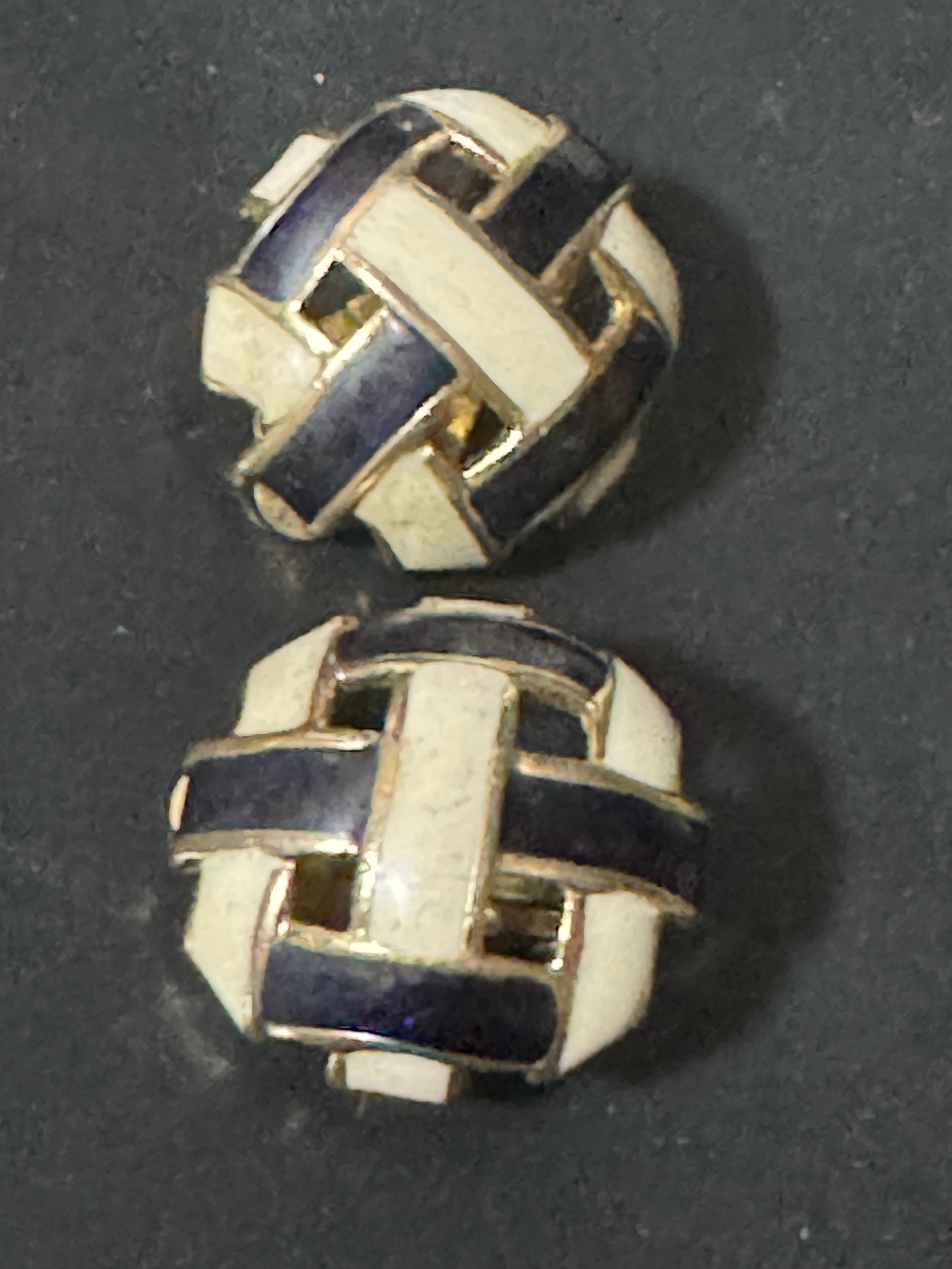 Vintage High End Gold tone cream black basket woven enamel clip on earrings