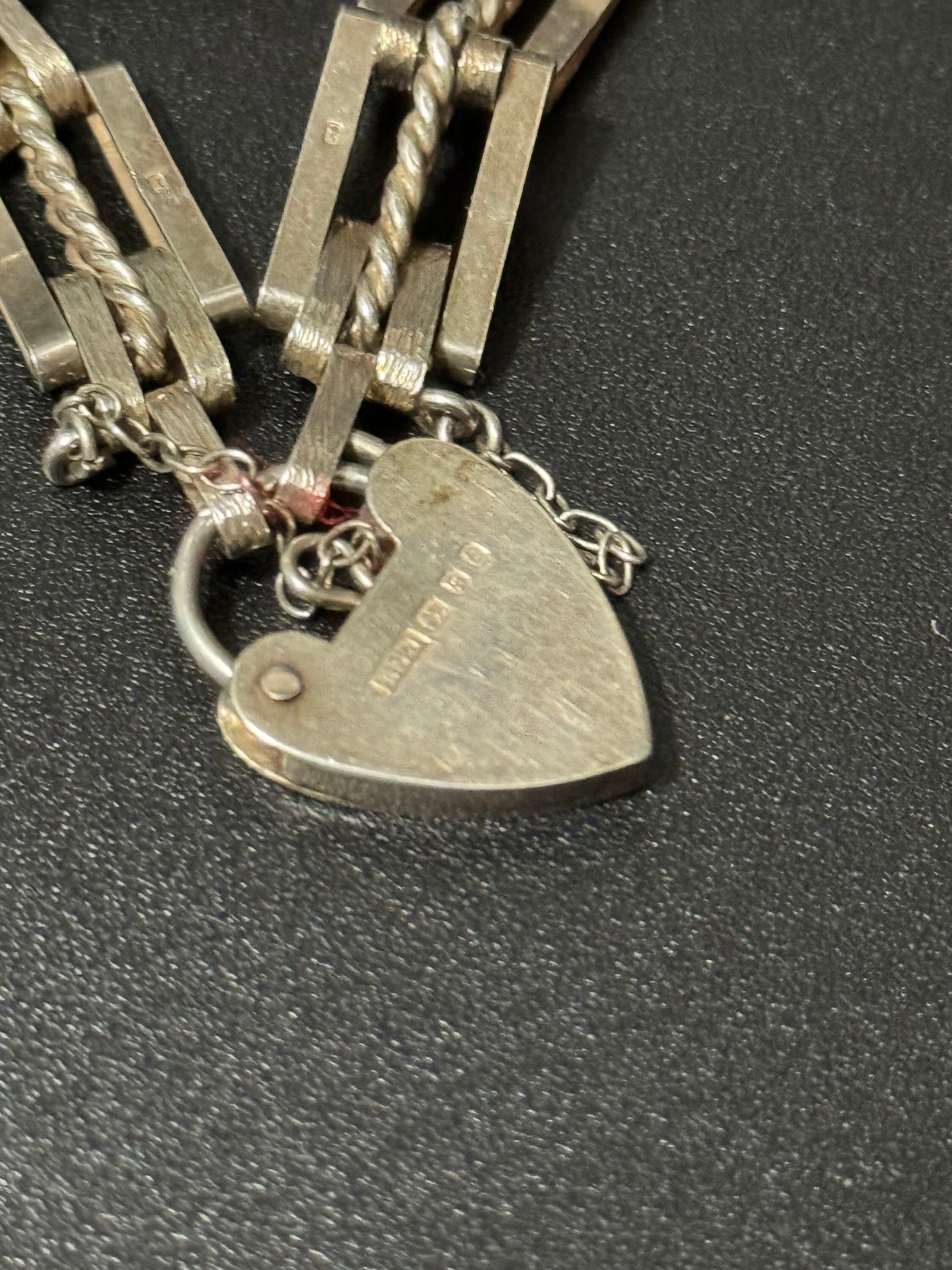 1979 London Vintage 925 sterling silver gate bracelet 11.8grams