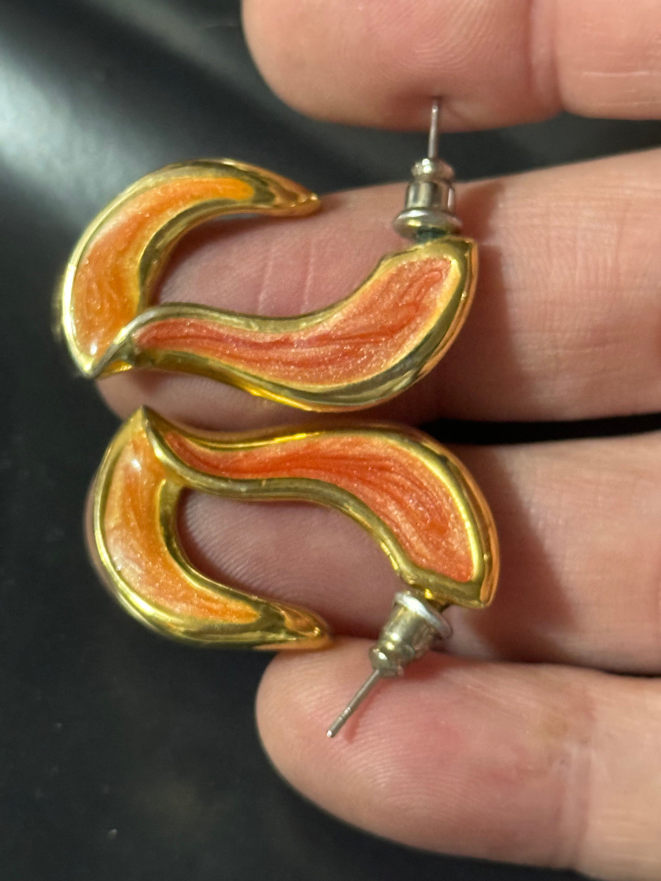Vintage pinkish orange enamel gold tone stud earrings for pierced ears