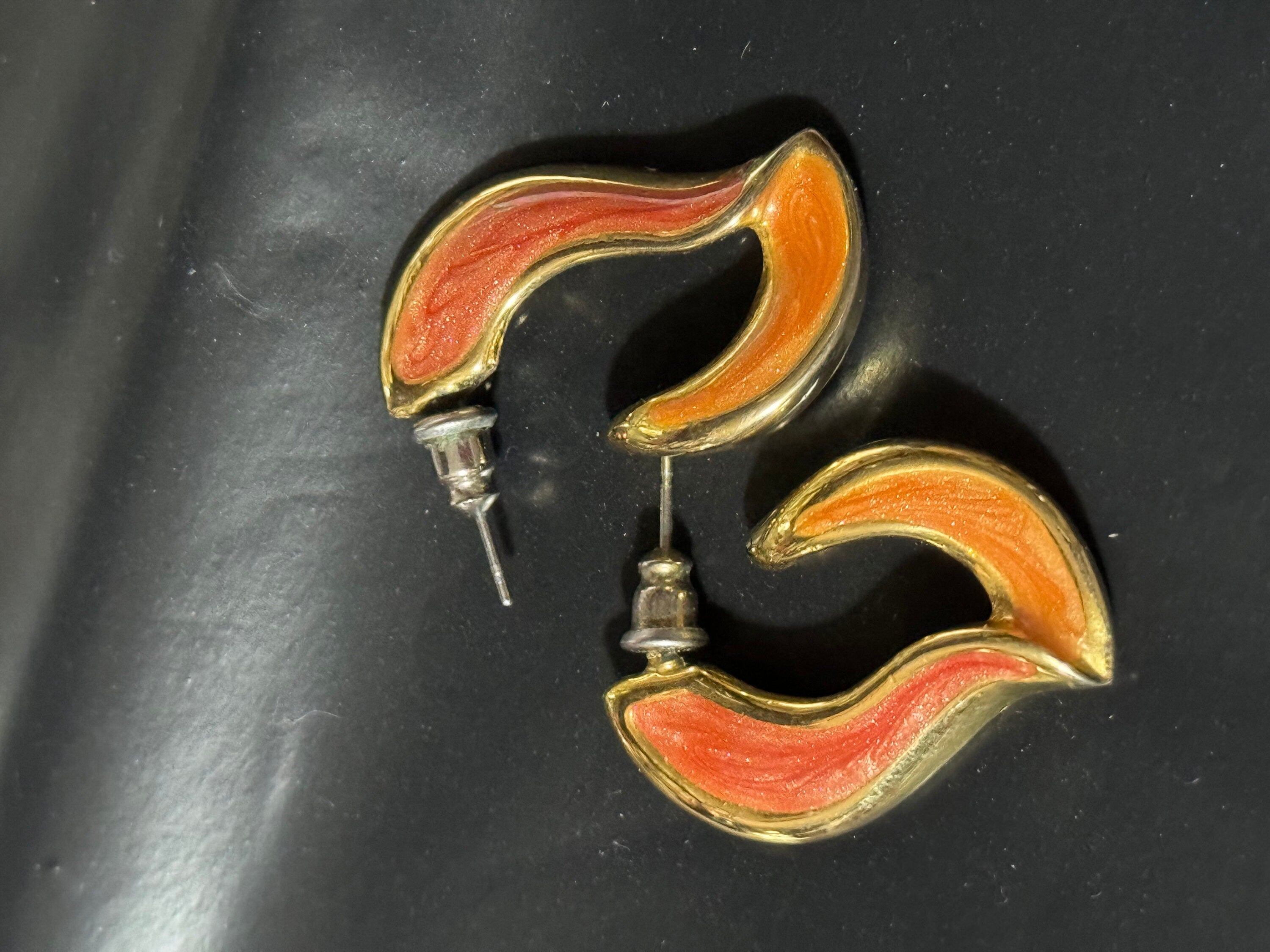 Vintage pinkish orange enamel gold tone stud earrings for pierced ears