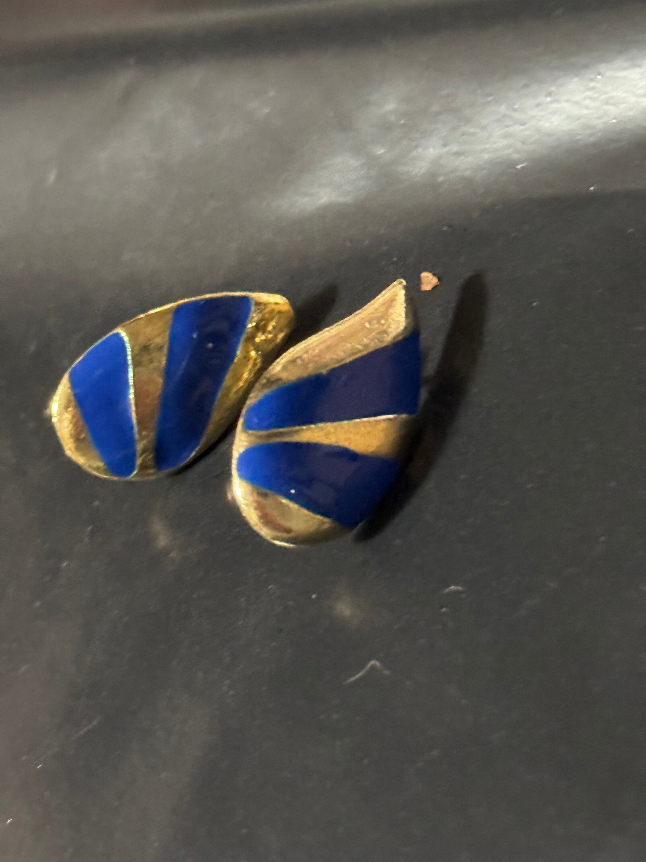 Vintage Gold tone royal Blue enamel pair teardrop stud earrings pierced