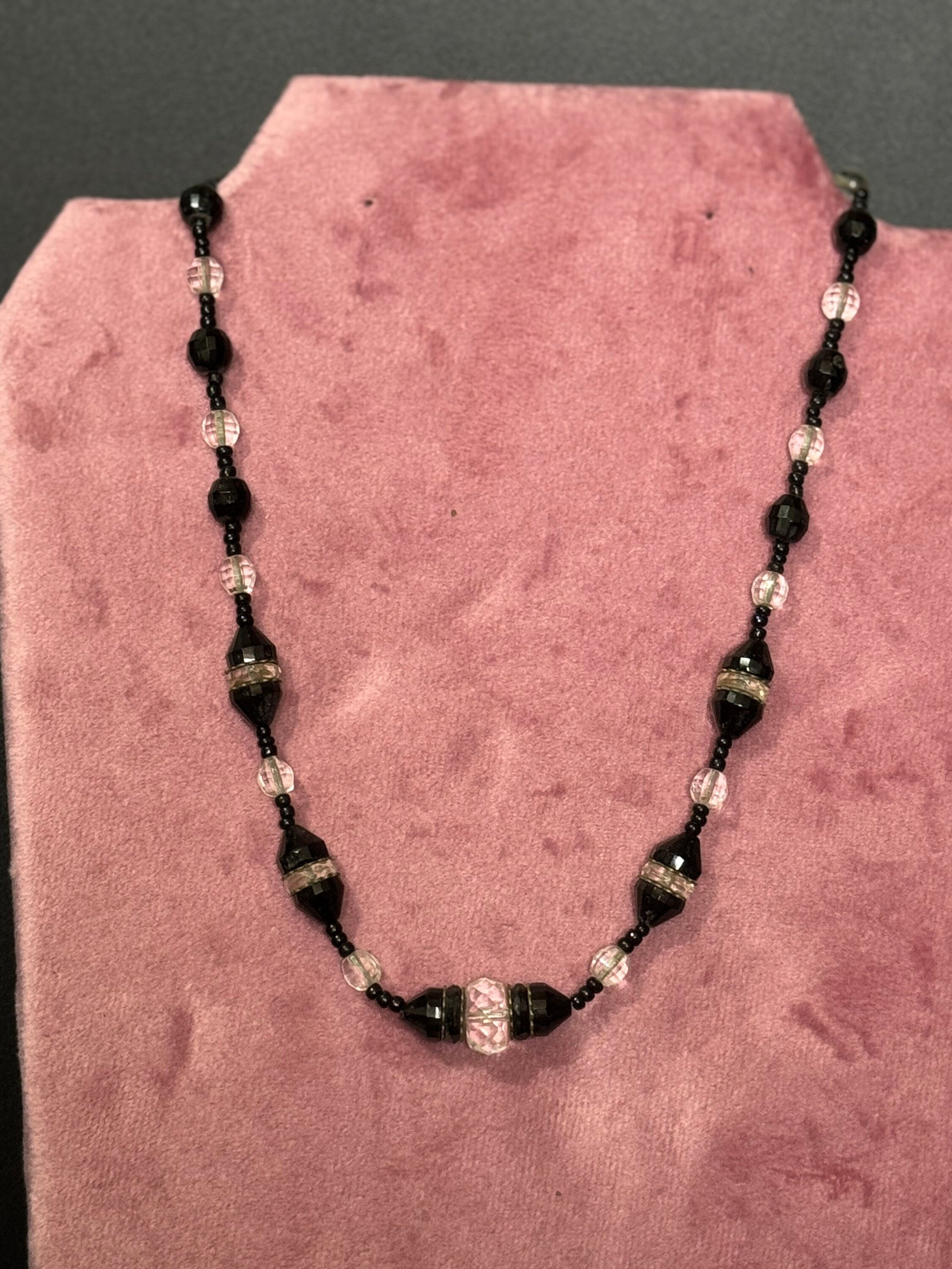 Antique art deco geometric heavy cut glass black clear beaded necklace monochrome 49cm