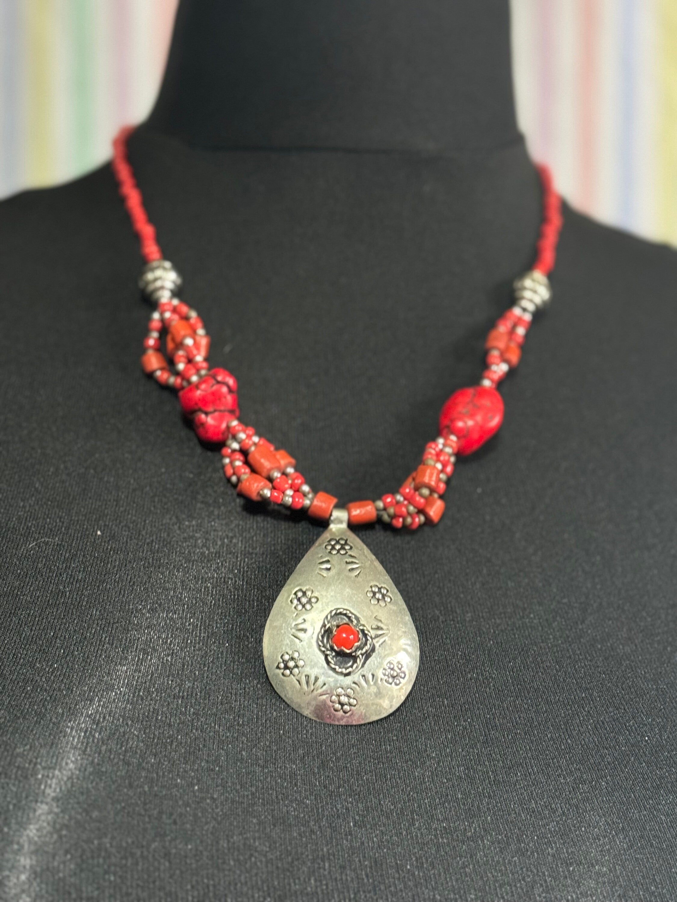Retro Eastern beaded necklace with Red gemstones and teardrop pendant