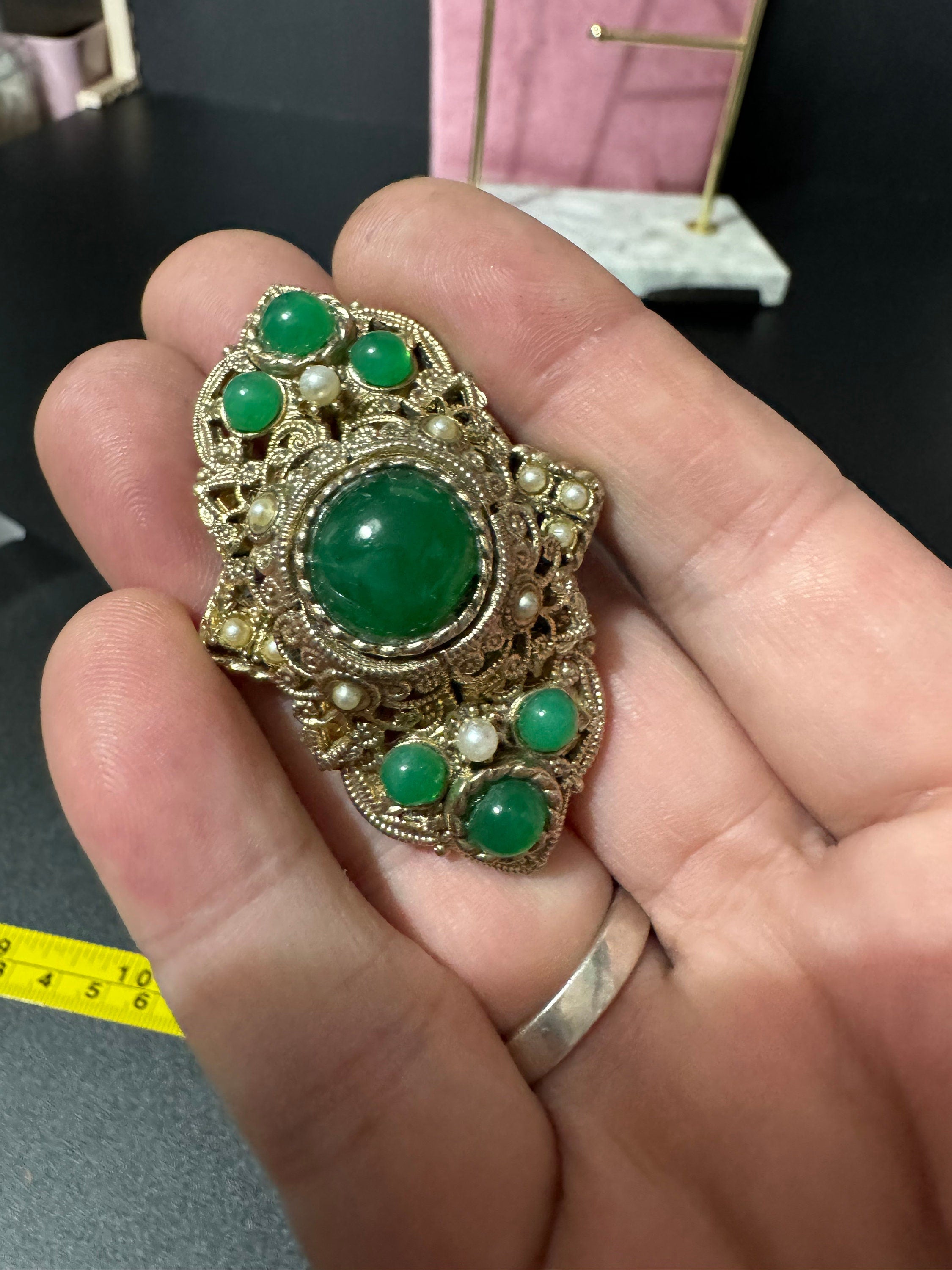 vintage gold tone Green cabochon bead & seed pearl bar brooch