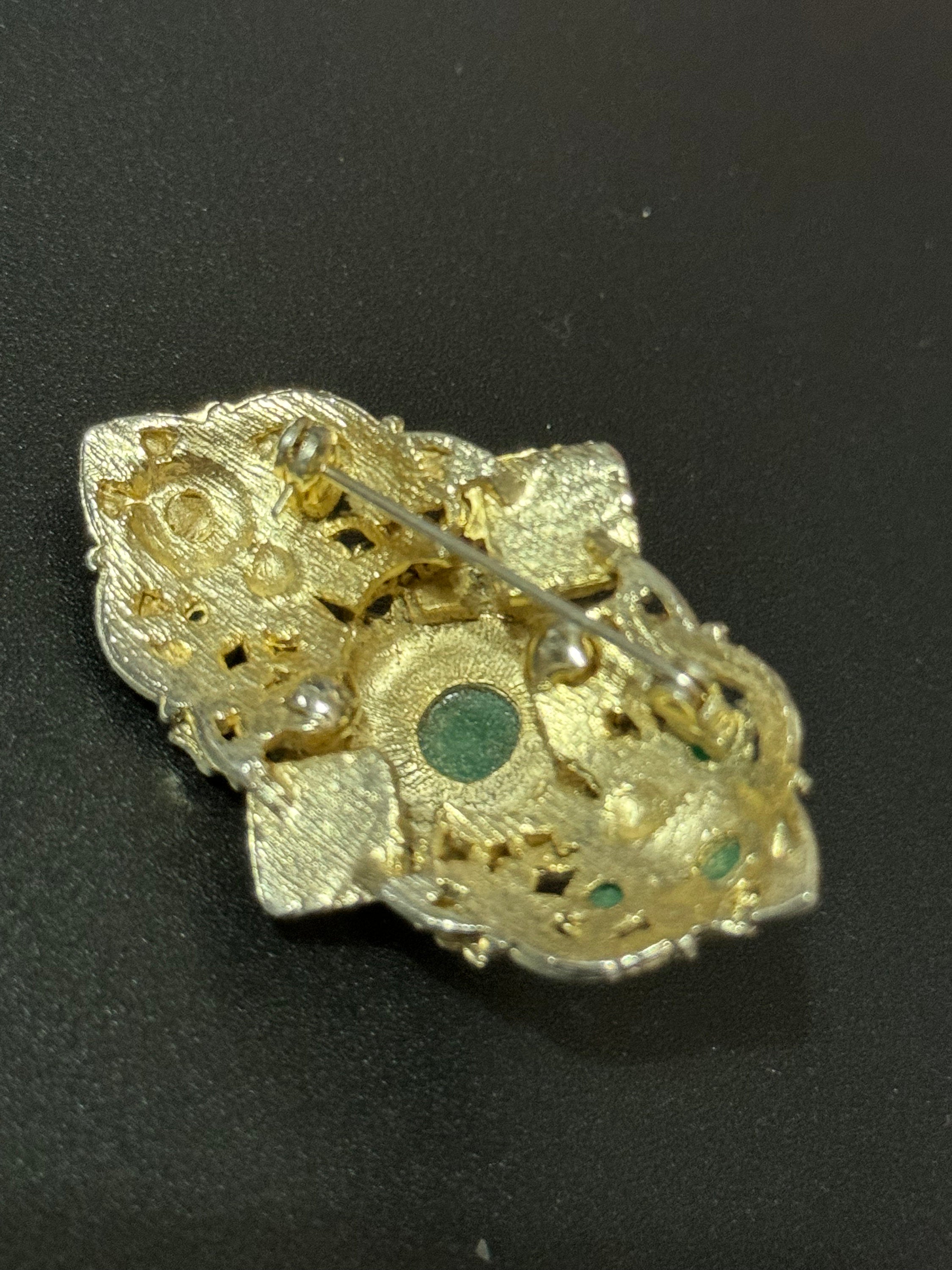 vintage gold tone Green cabochon bead & seed pearl bar brooch
