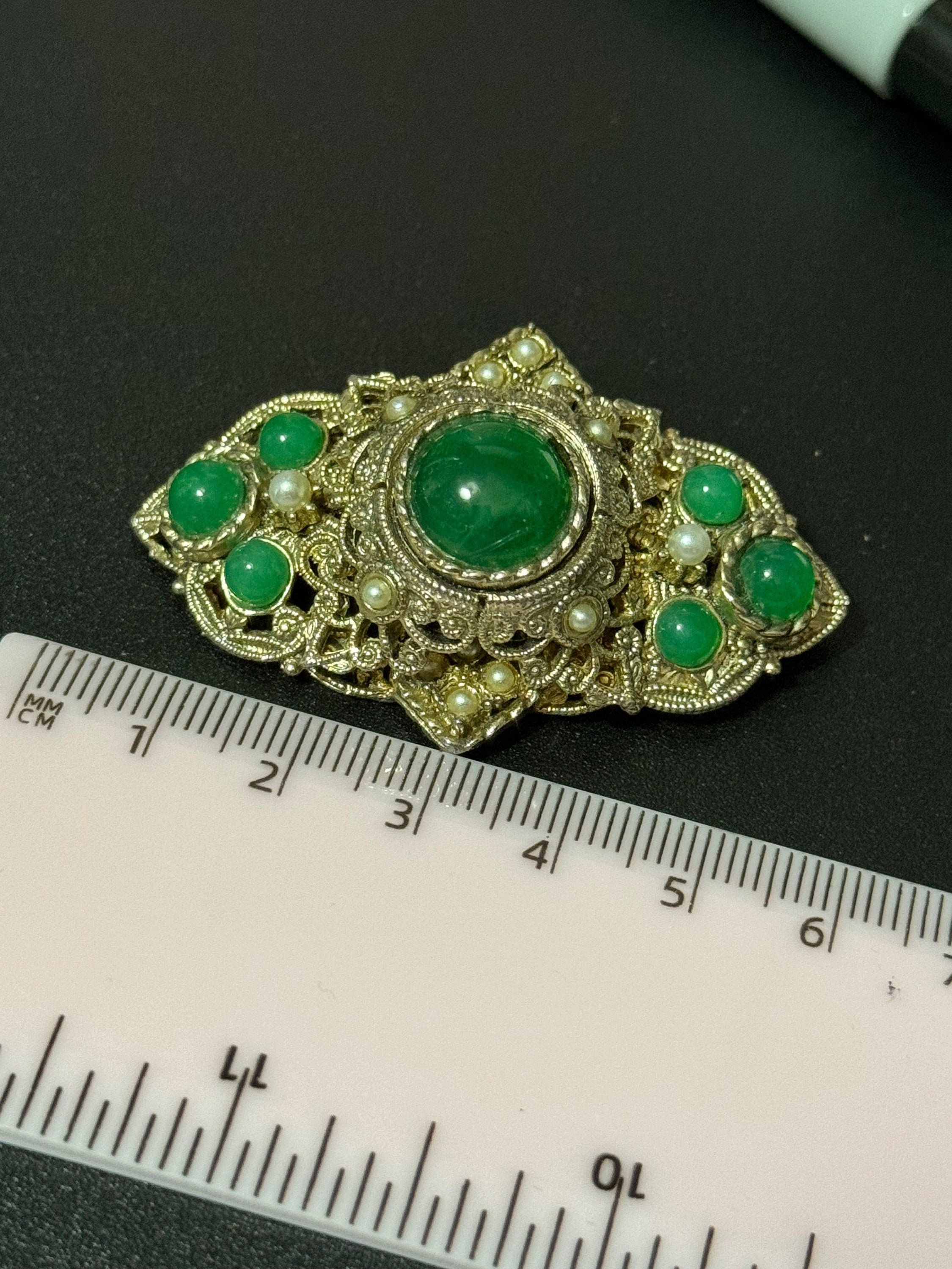 vintage gold tone Green cabochon bead & seed pearl bar brooch