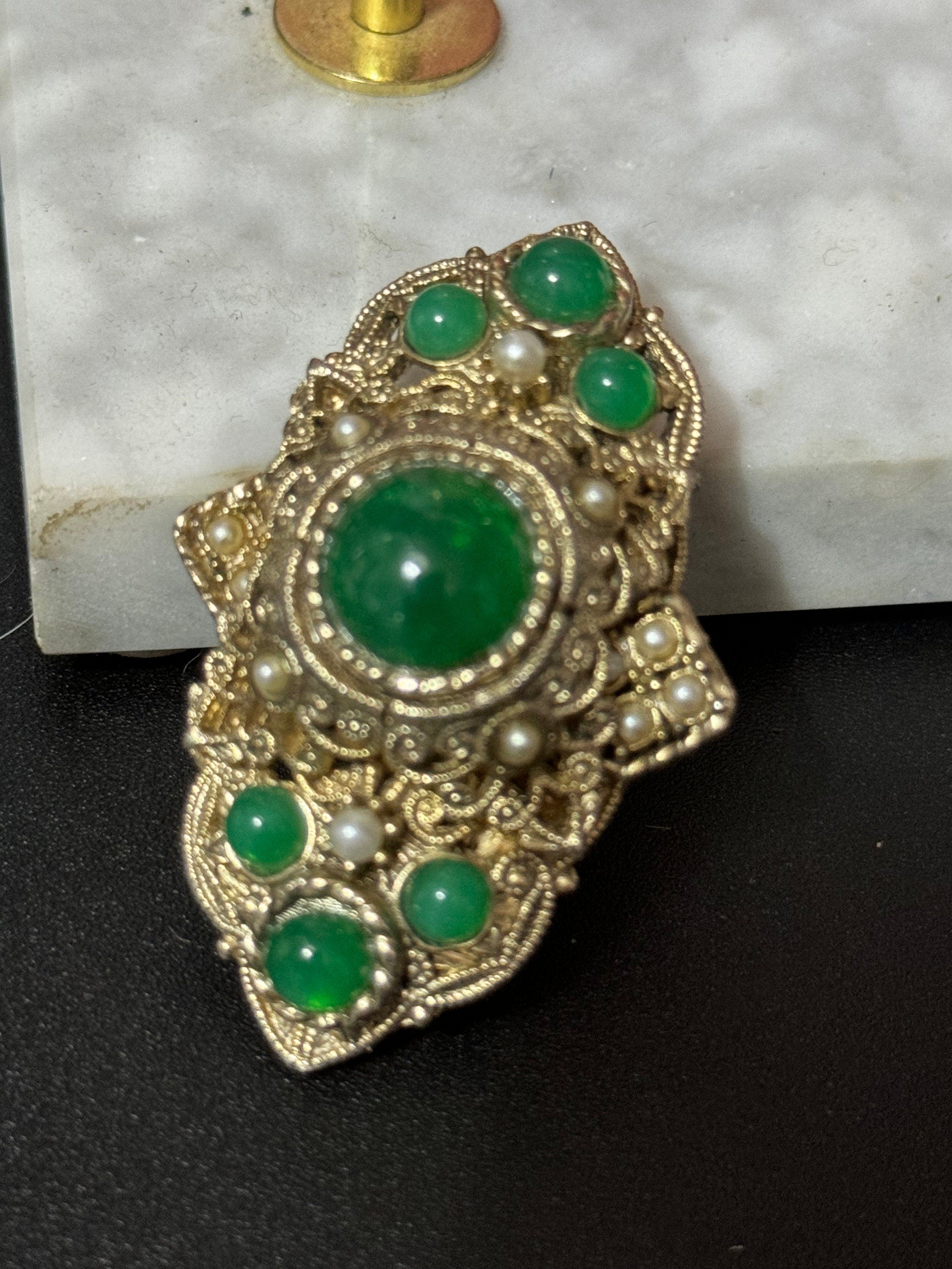 vintage gold tone Green cabochon bead & seed pearl bar brooch