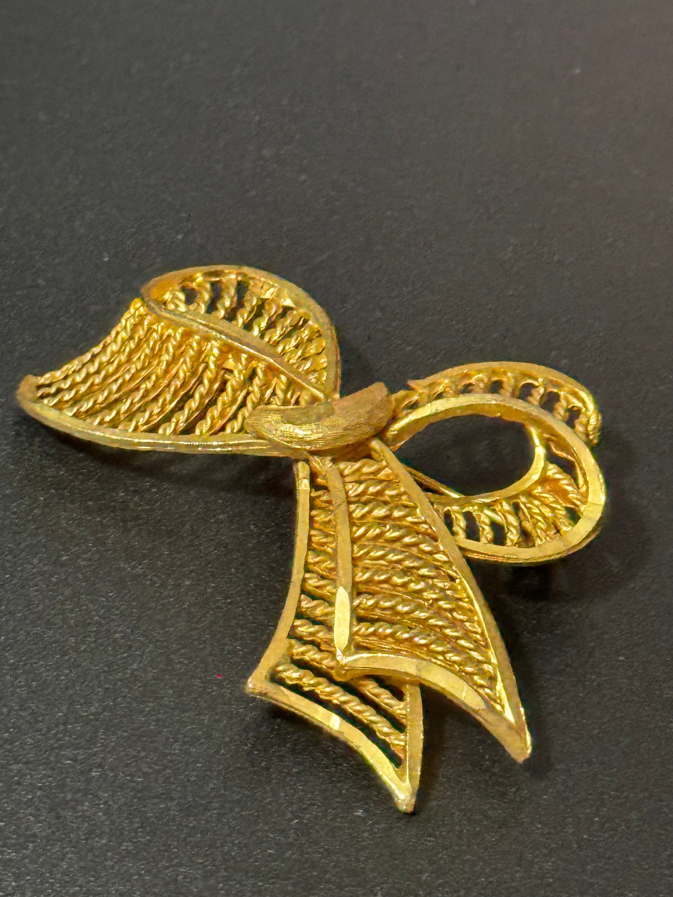 Vintage mid century Gold Tone oversized 6.5cm classic Bow Brooch