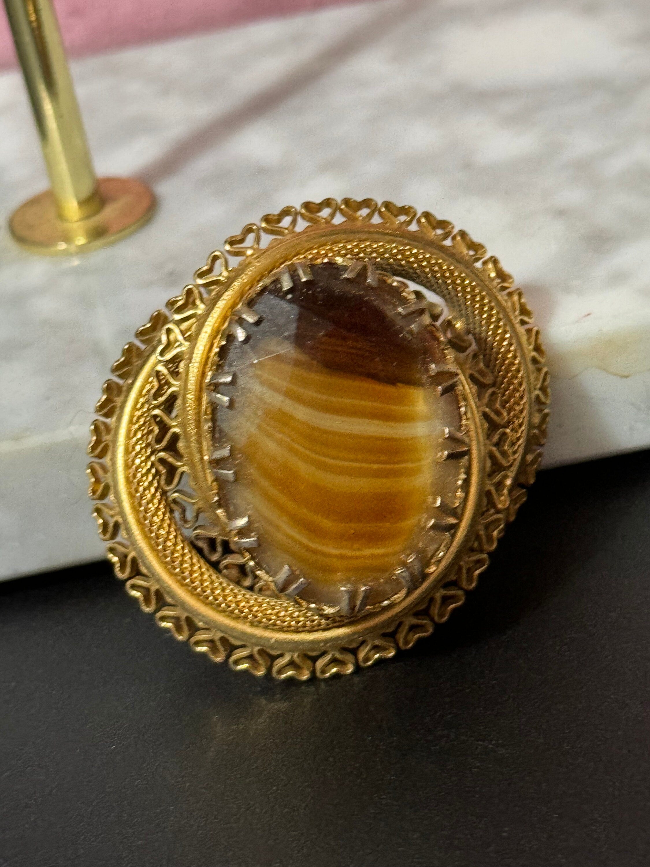 Gold mesh swirl brooch large brown faux marble agate glass vintage 5cm large