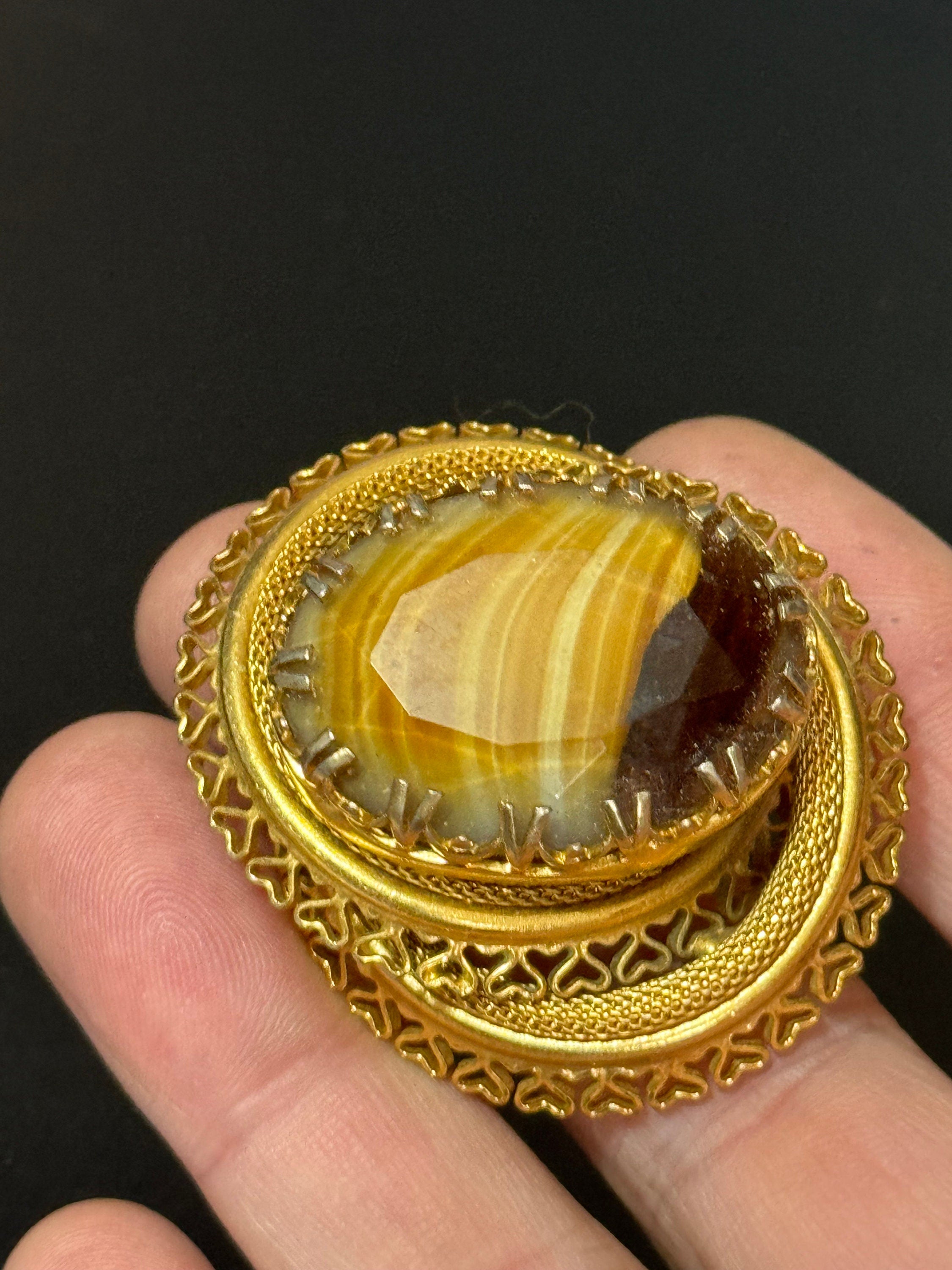 Gold mesh swirl brooch large brown faux marble agate glass vintage 5cm large