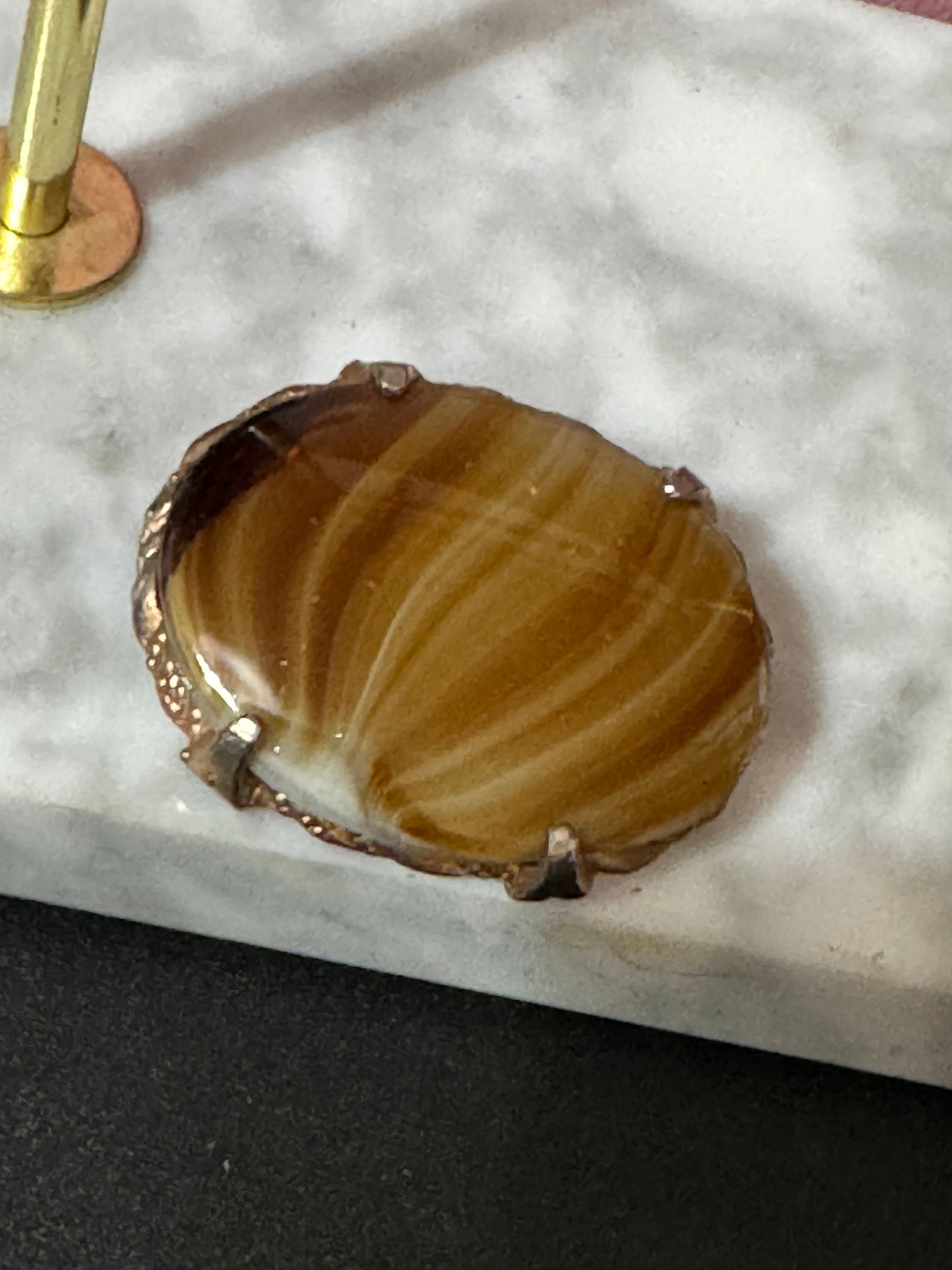 Gold tone oval brooch large brown faux marble agate glass vintage 5cm large
