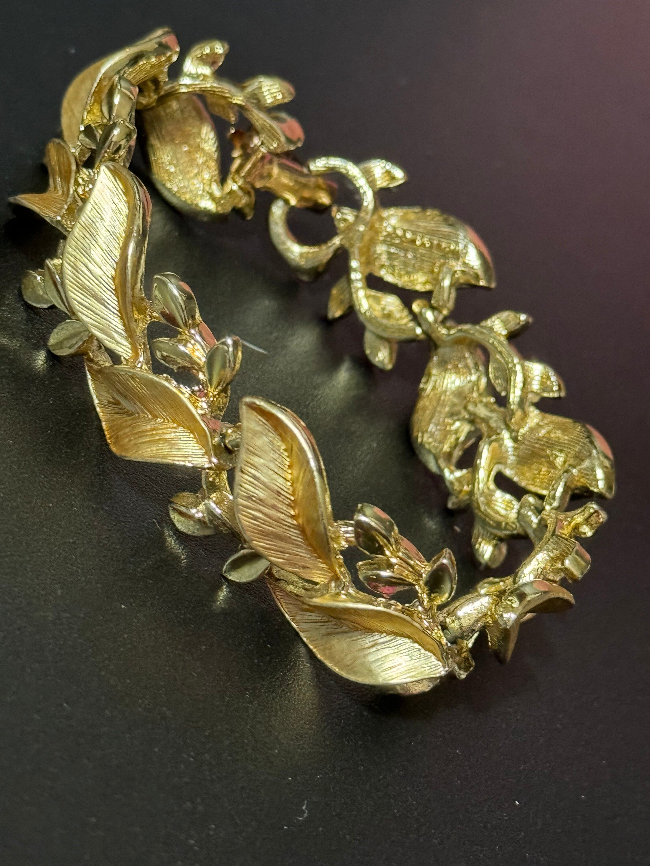 Signed Hollywood vintage Panel link gold tone leaves floral bracelet