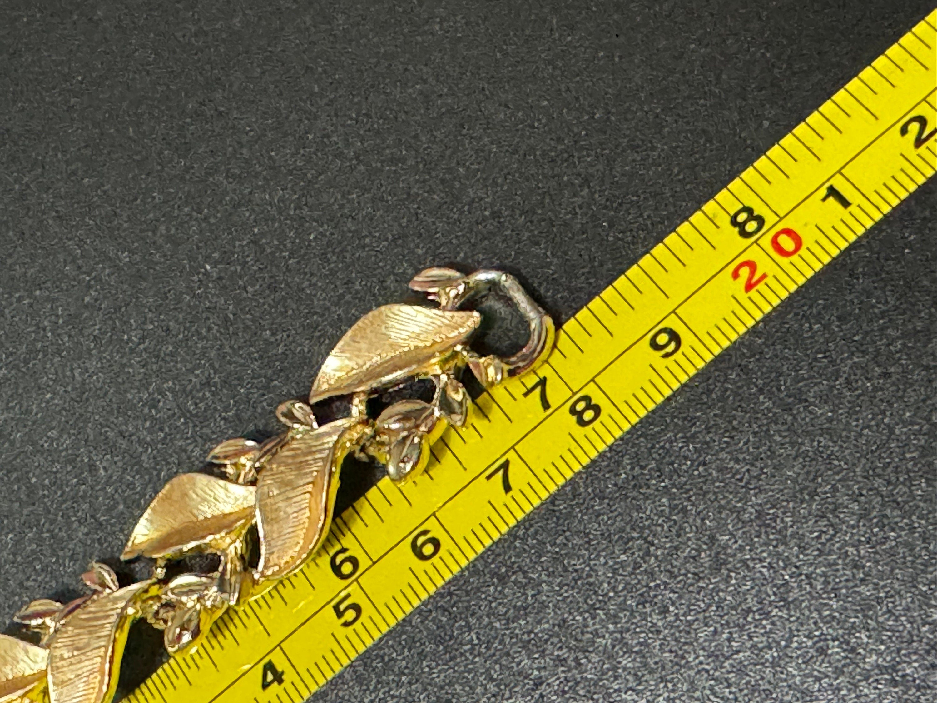 Signed Hollywood vintage Panel link gold tone leaves floral bracelet