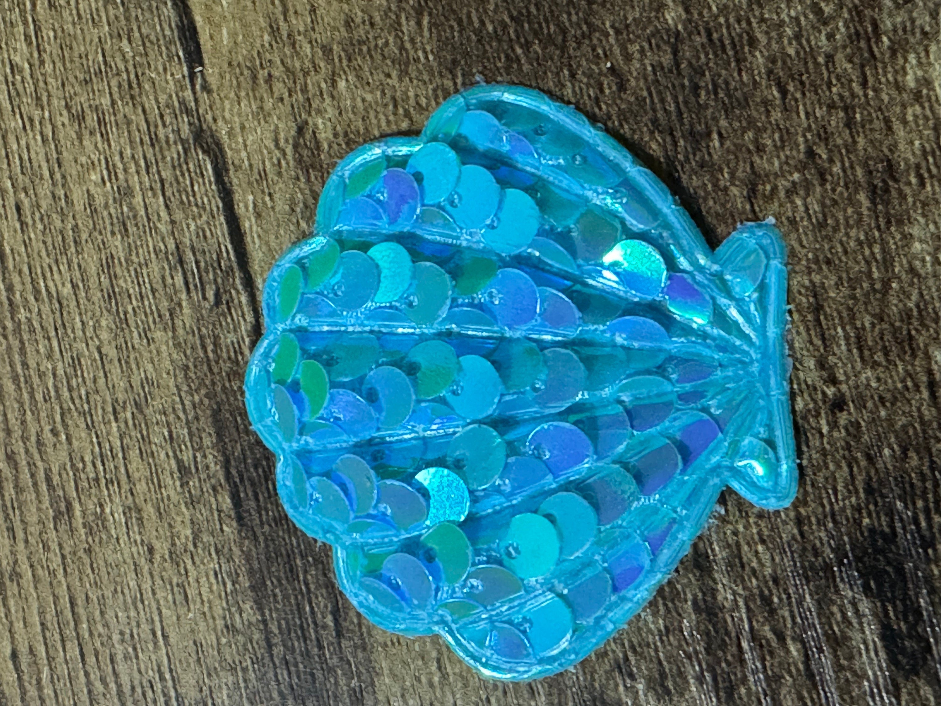1 x turquoise blue sequin Sew On Nautical sea scallop sea shell sequinned Patch 4.5cm x 5cm sewing craft appliqué