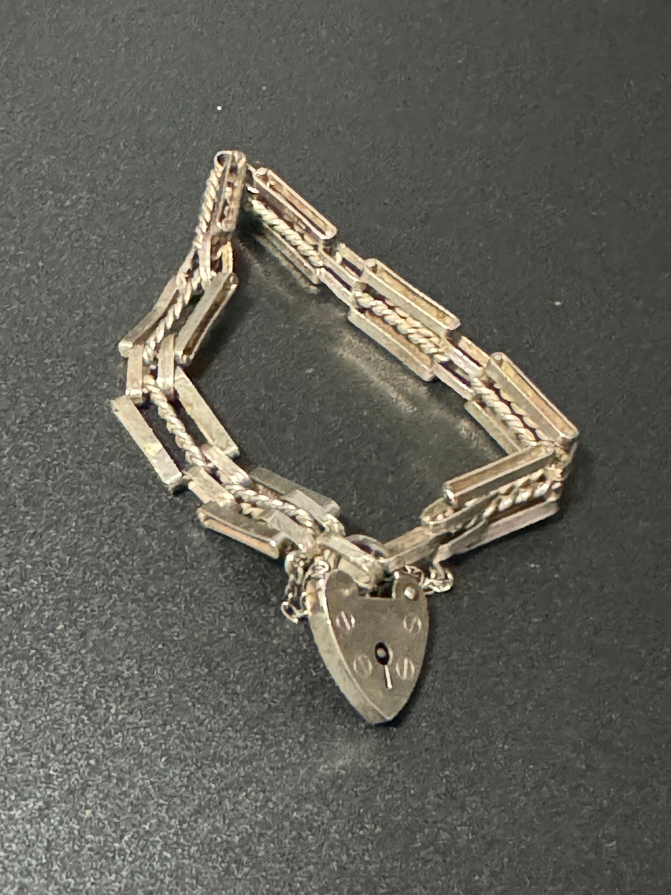 1979 London Vintage 925 sterling silver gate bracelet 11.8grams