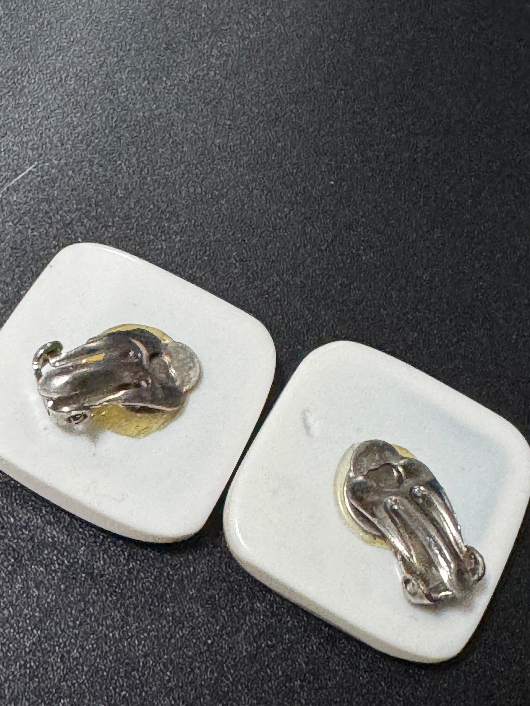 2.5cm kitsch nautical vintage white and blue square plastic seashell Clip On Earrings