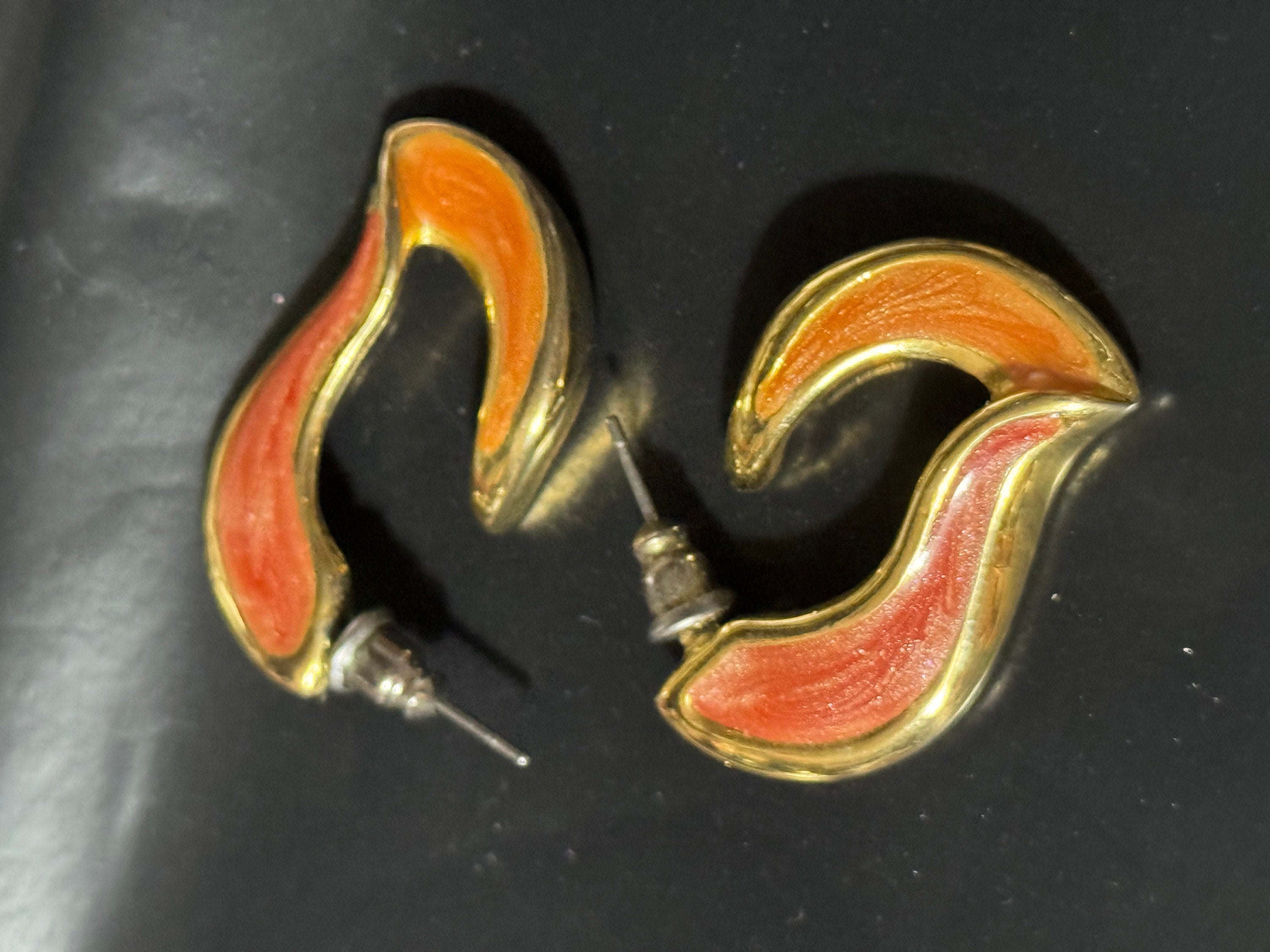 Vintage pinkish orange enamel gold tone stud earrings for pierced ears