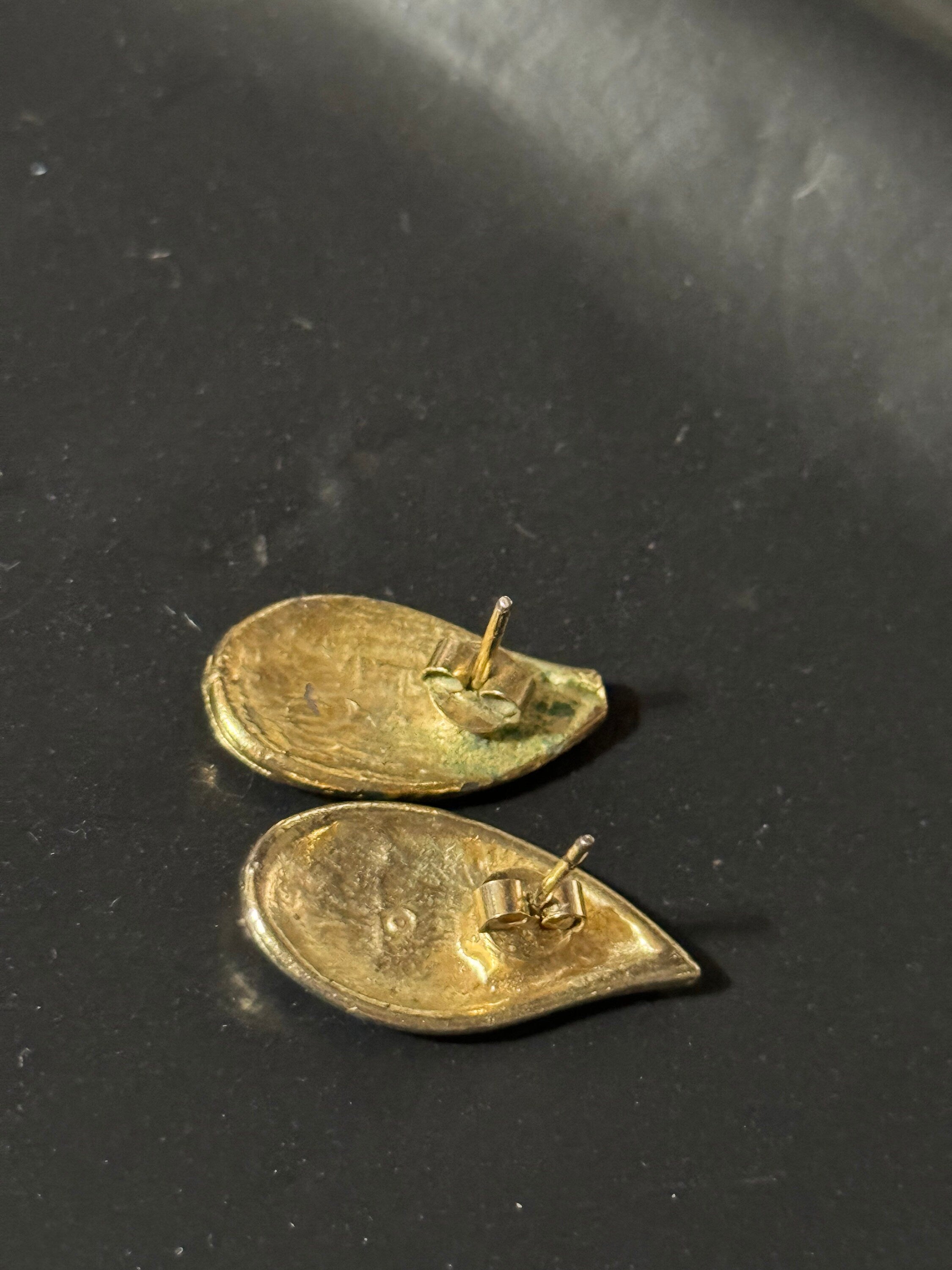 Vintage Gold tone royal Blue enamel pair teardrop stud earrings pierced