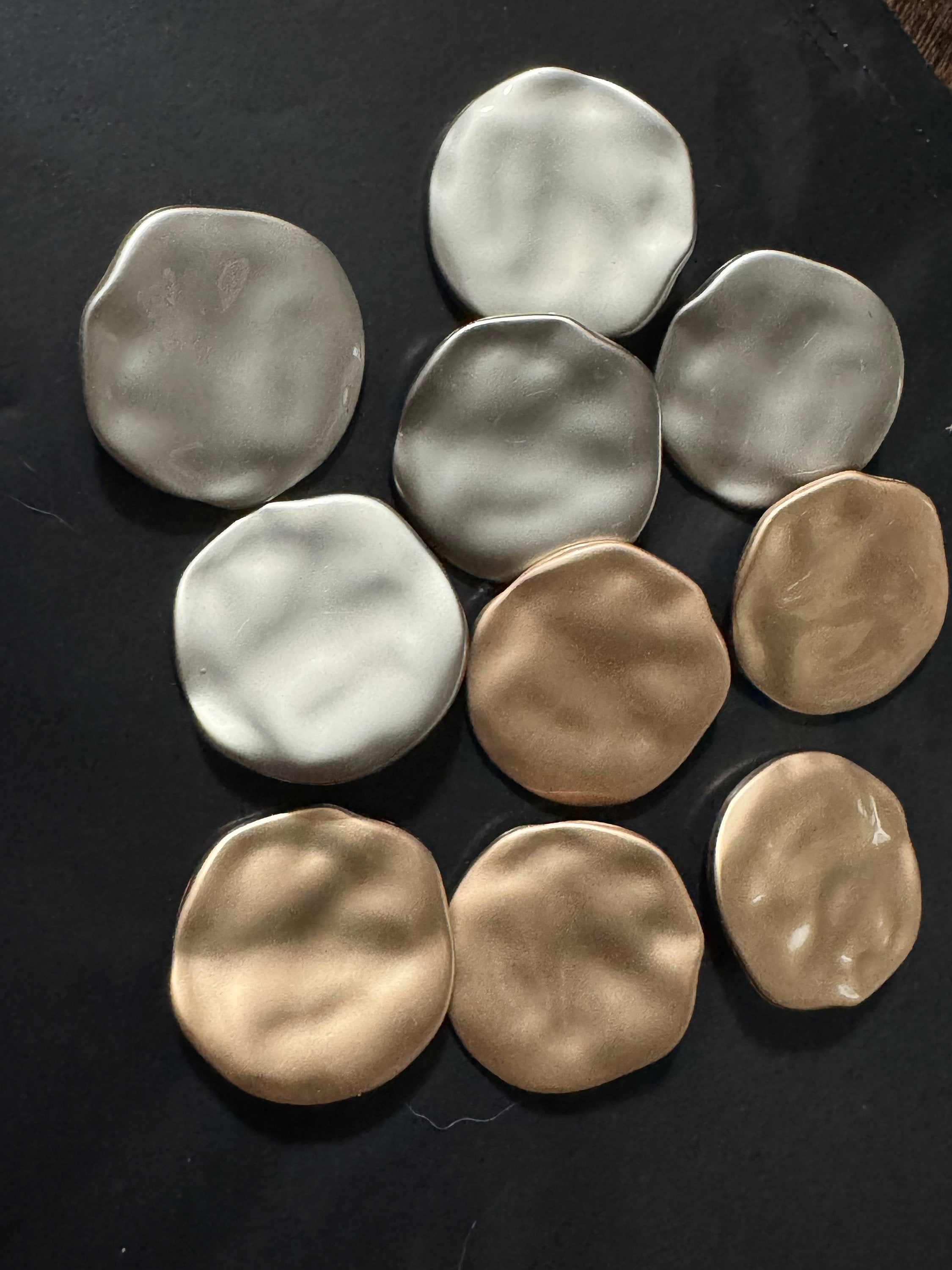 30mm Set of 5 Matt Gold metal textured round buttons