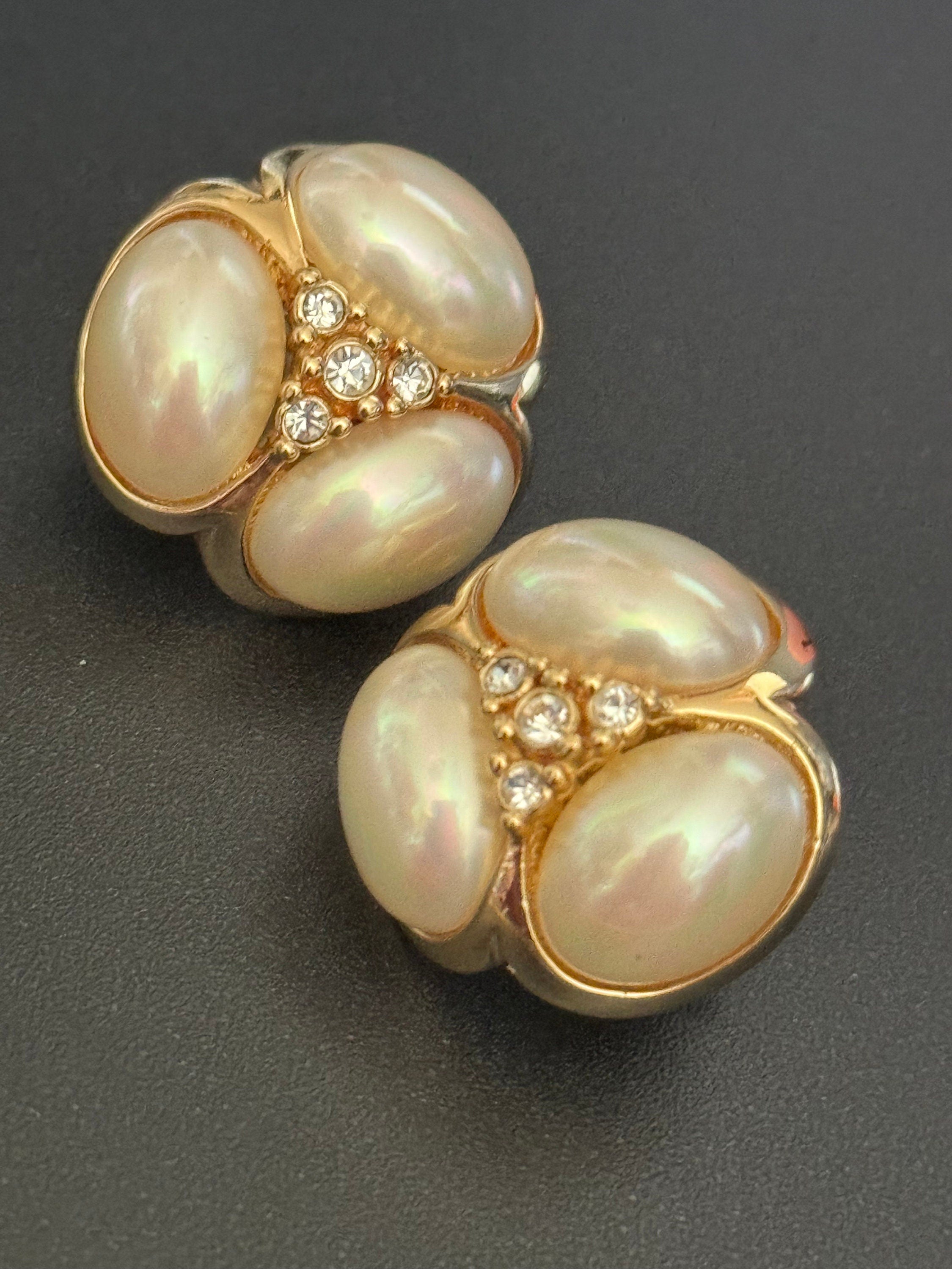 Signed GROSSE Vintage diamanté clear rhinestone paste & 3 oval faux Pearl cabochon gold tone round clip on stud earrings high end designer