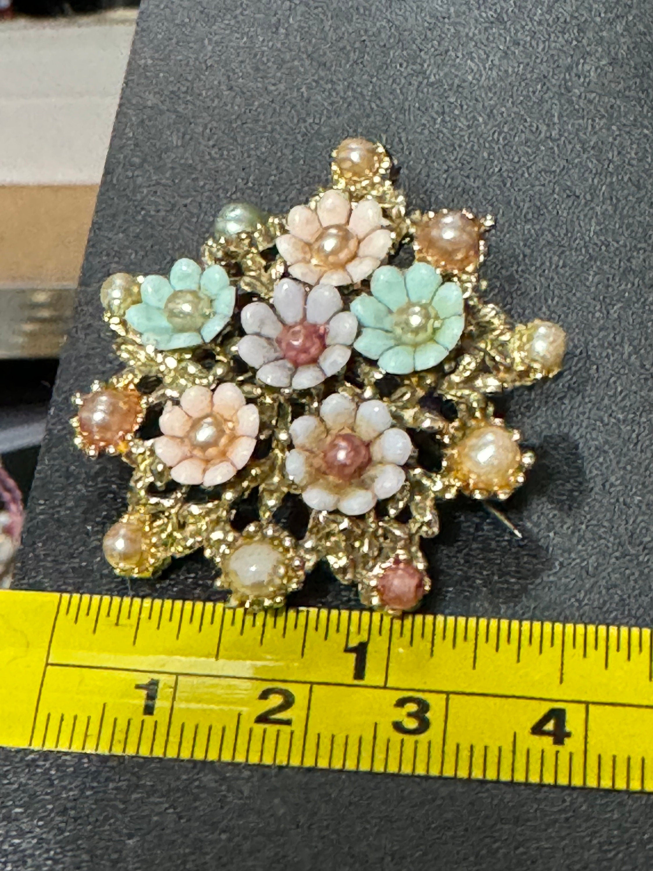 Early Plastic Celluloid Art Deco pastel pink blue faux pearl resin floral brooch