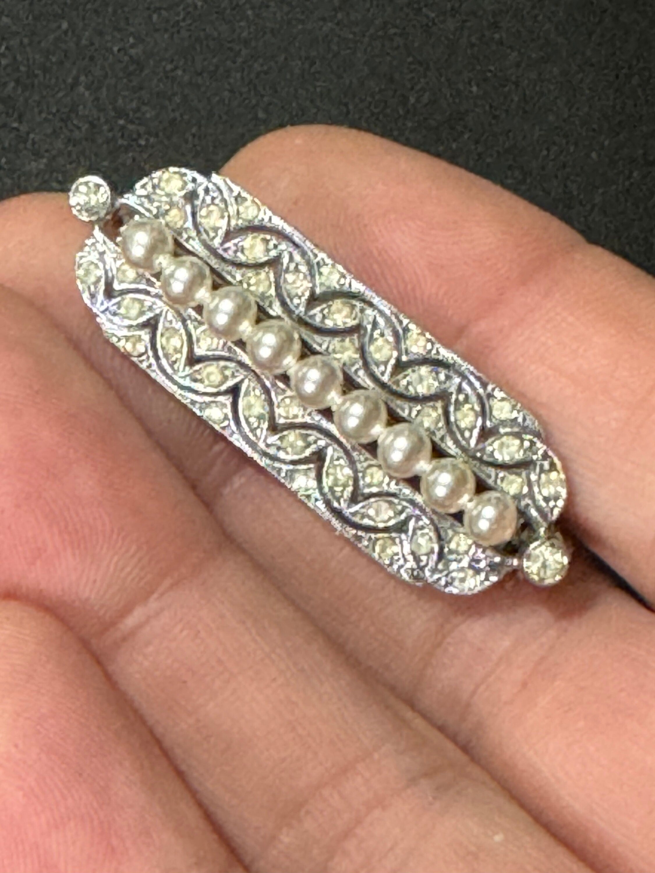 Vintage silver chrome clear paste diamanté and small pearl bar brooch