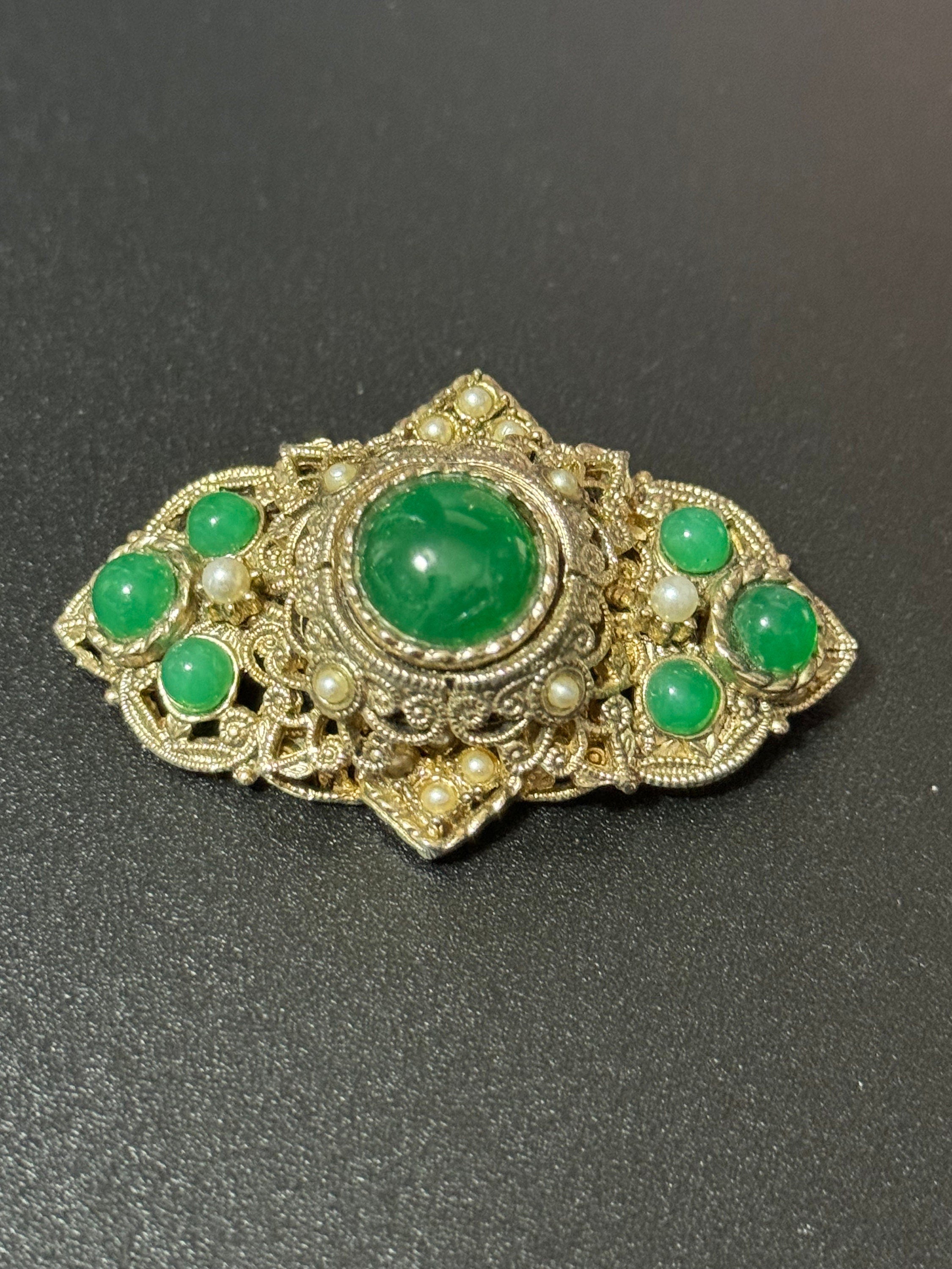 vintage gold tone Green cabochon bead & seed pearl bar brooch