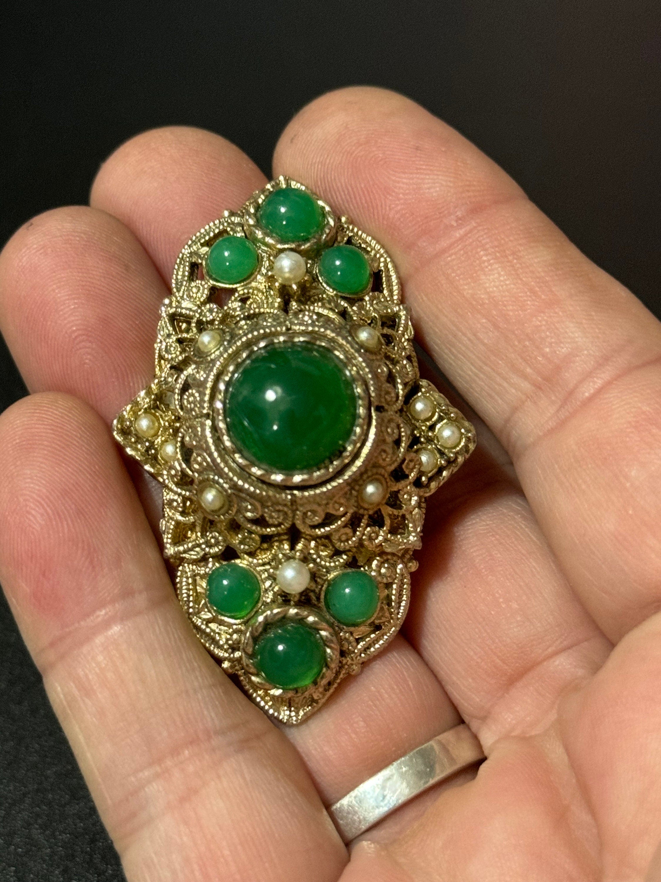 vintage gold tone Green cabochon bead & seed pearl bar brooch