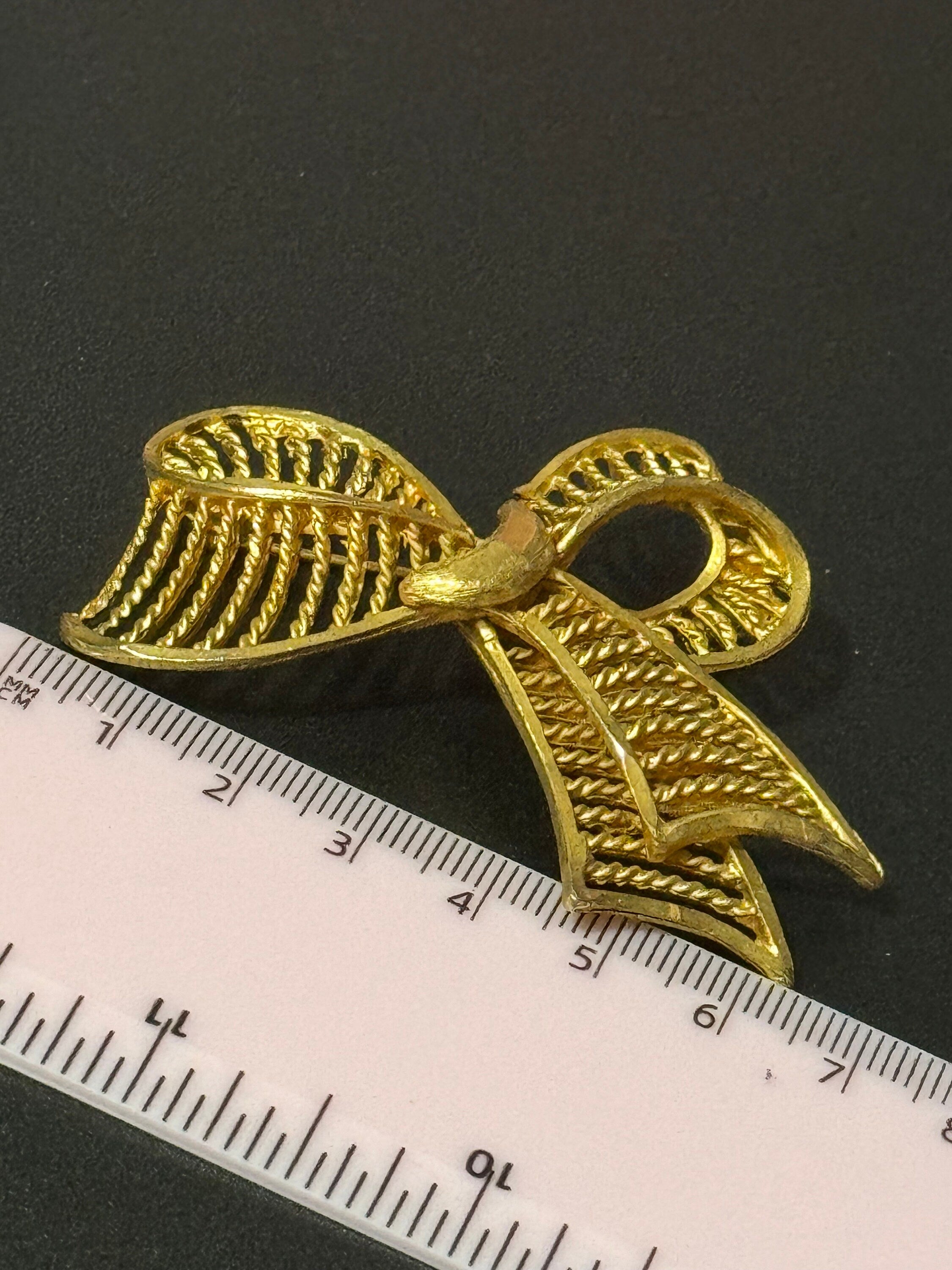 Vintage mid century Gold Tone oversized 6.5cm classic Bow Brooch