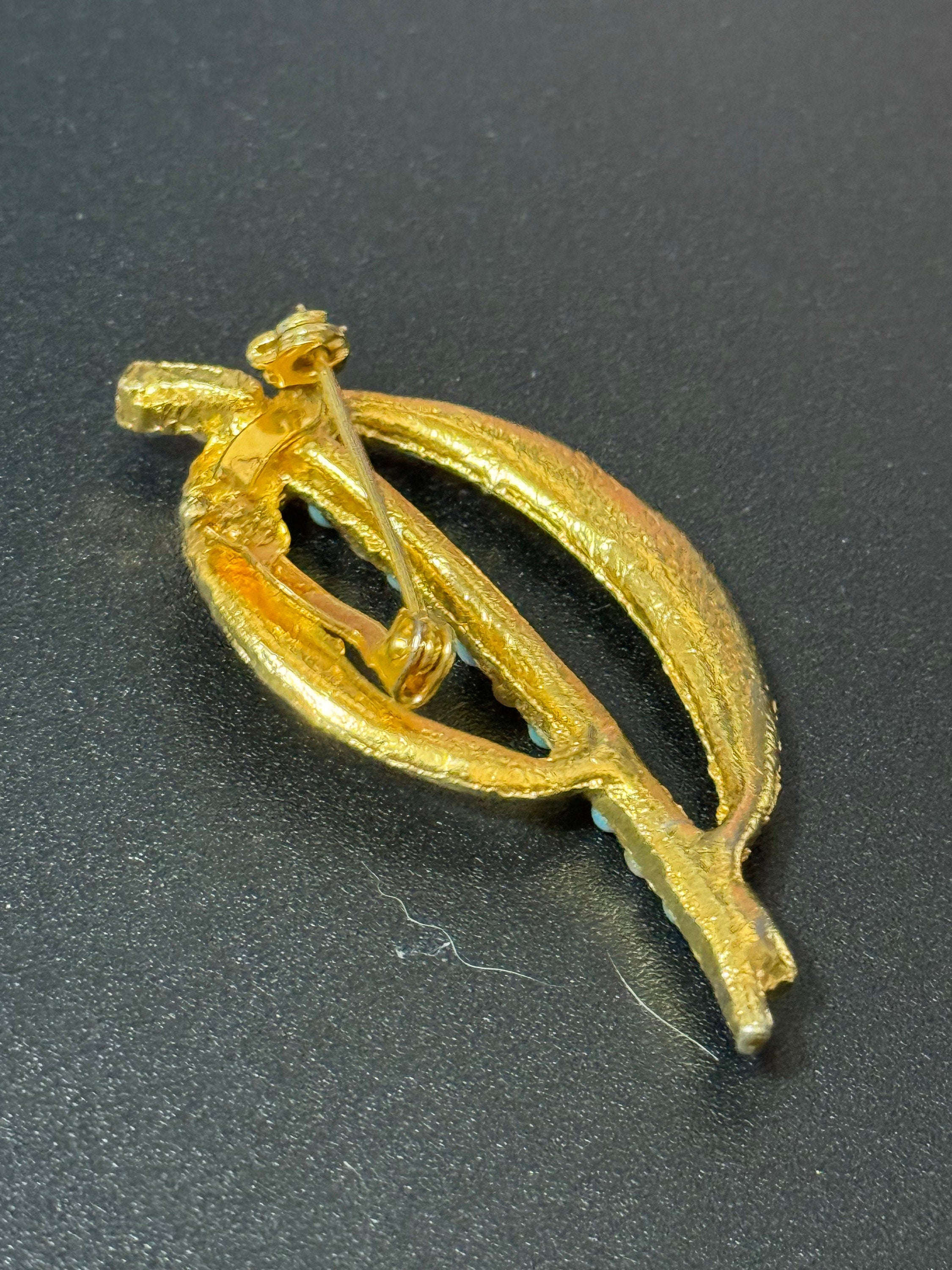 vintage mid century gold tone turquoise faux pearl brooch 1960s