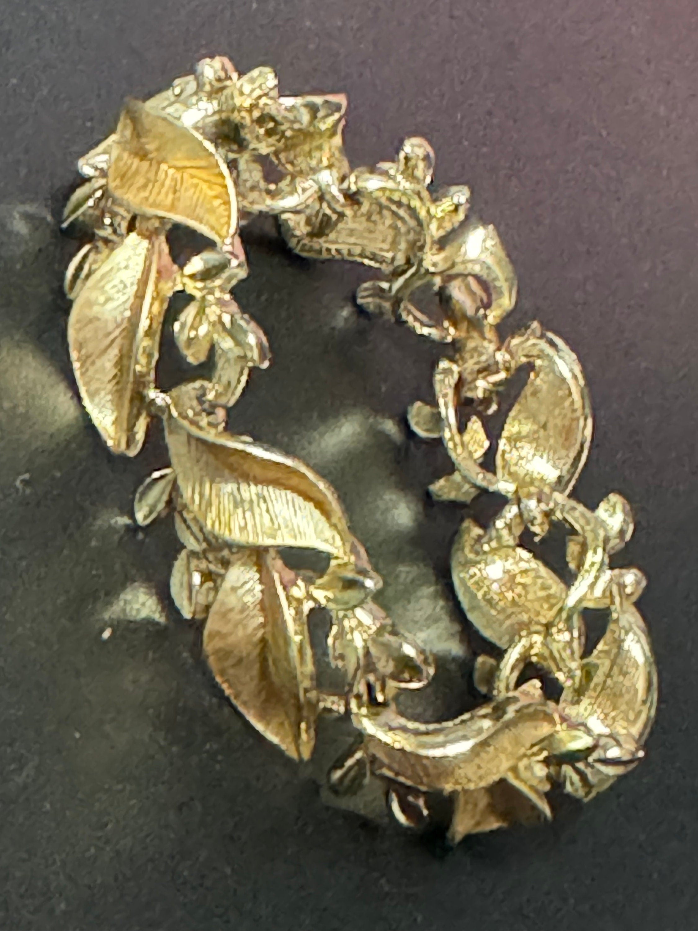 Signed Hollywood vintage Panel link gold tone leaves floral bracelet