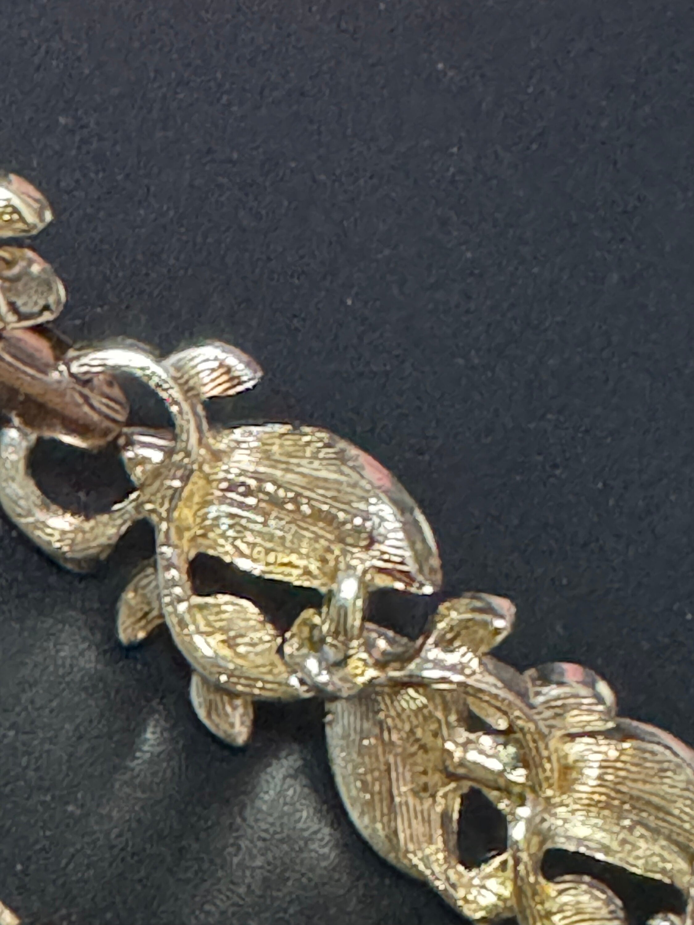 Signed Hollywood vintage Panel link gold tone leaves floral bracelet