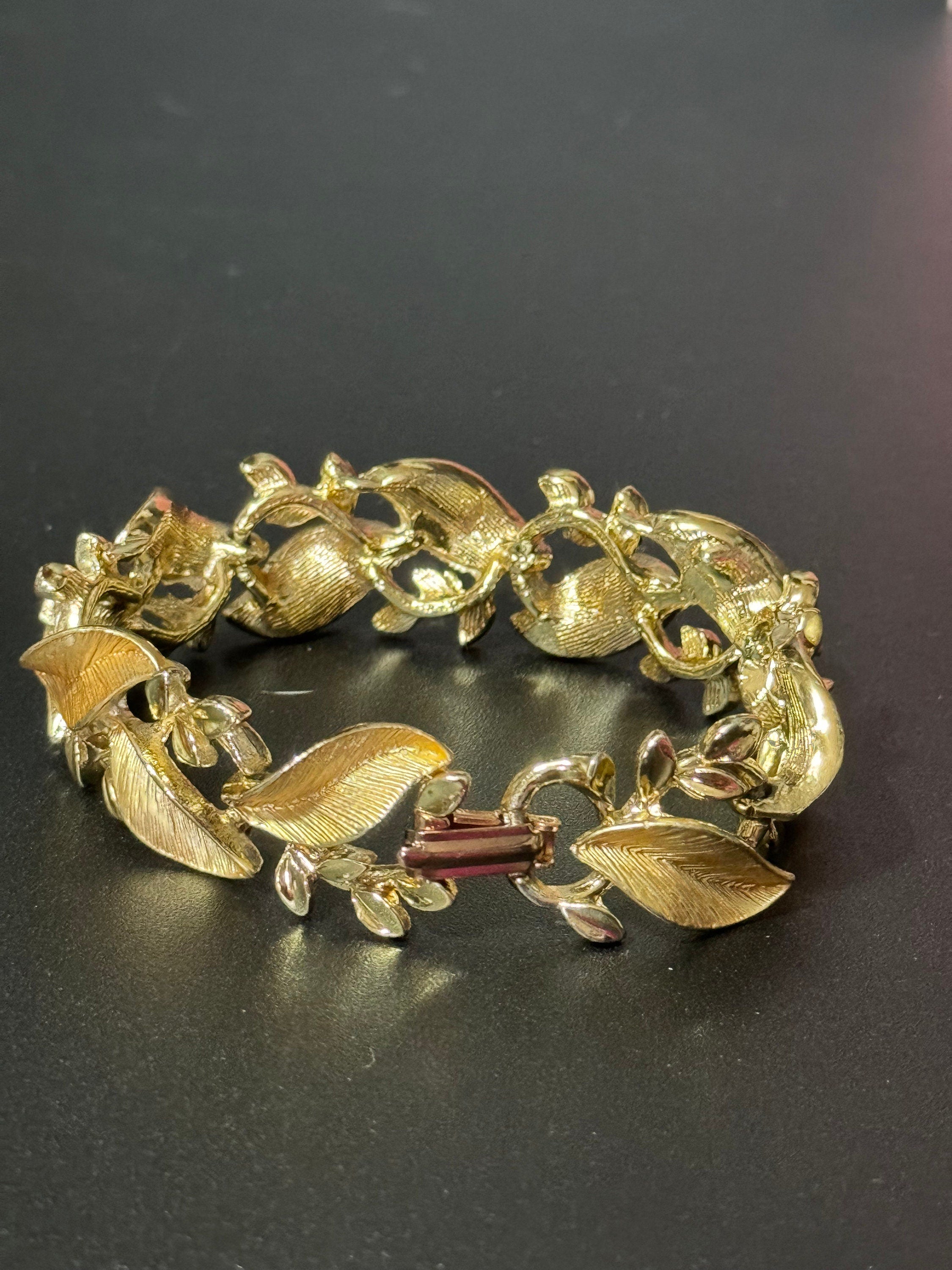 Signed Hollywood vintage Panel link gold tone leaves floral bracelet